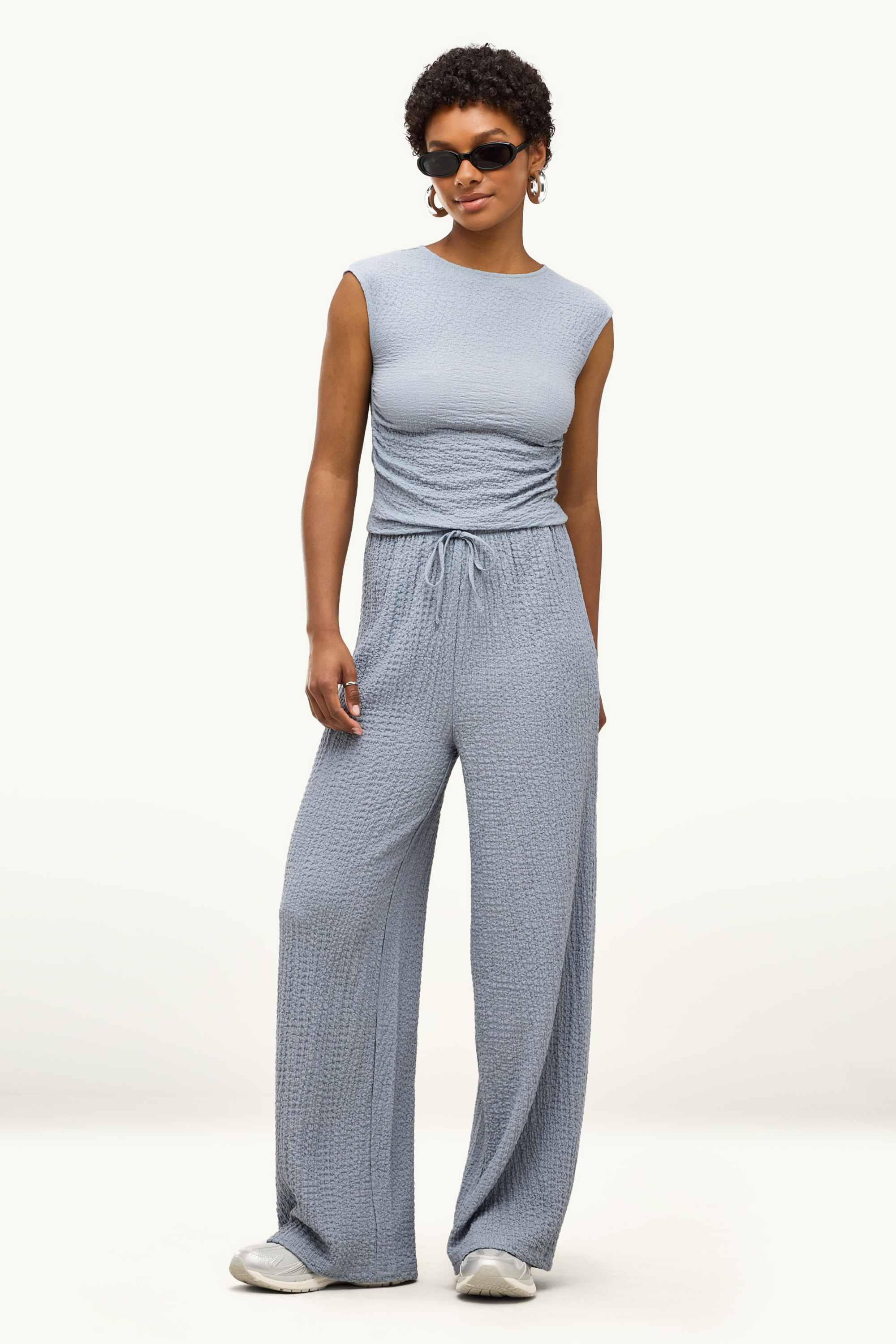 Cloth trousers - mid-rise waist - loose fit - textured light gray
