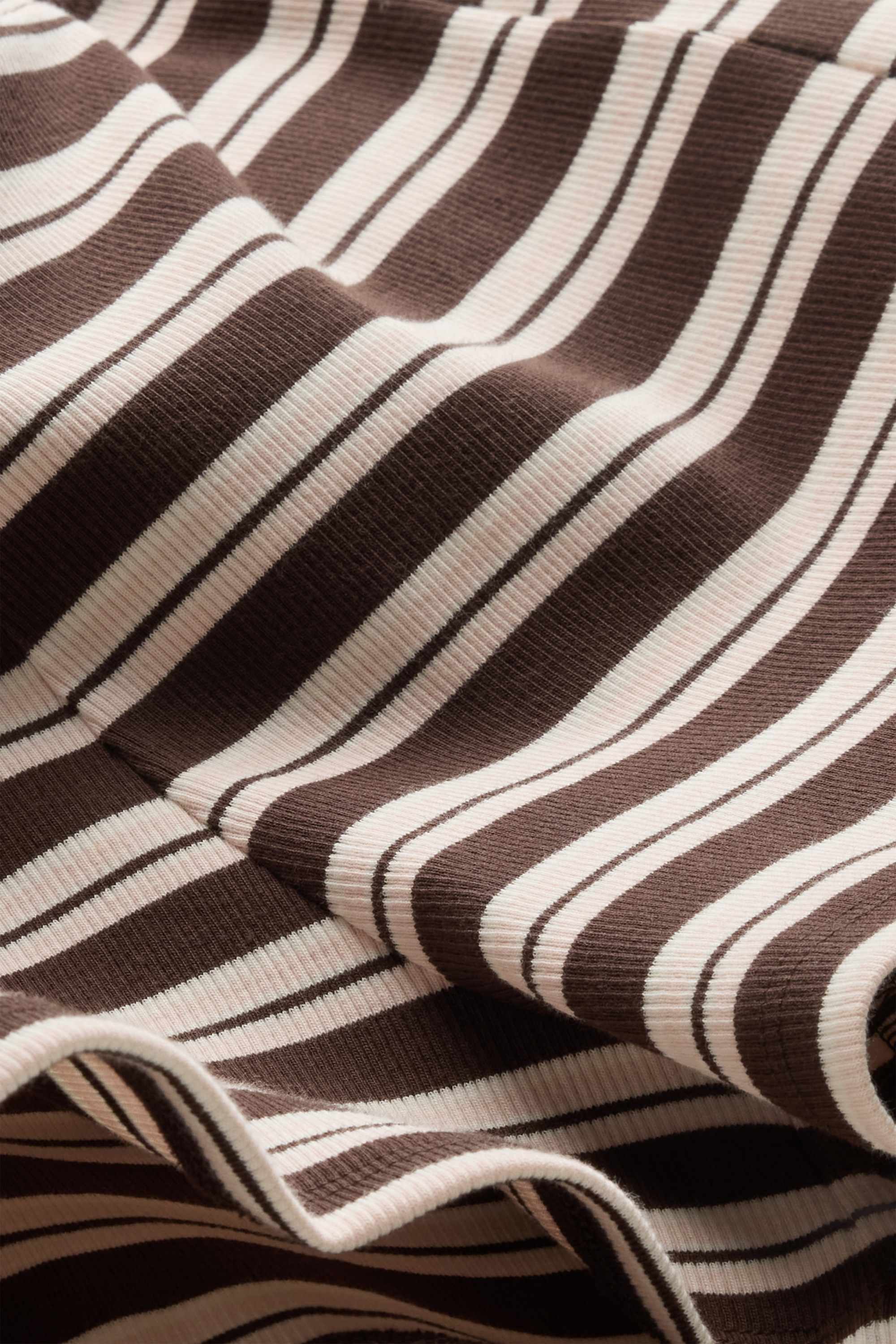 Shorts - mid-rise waist - ribbed - striped brown