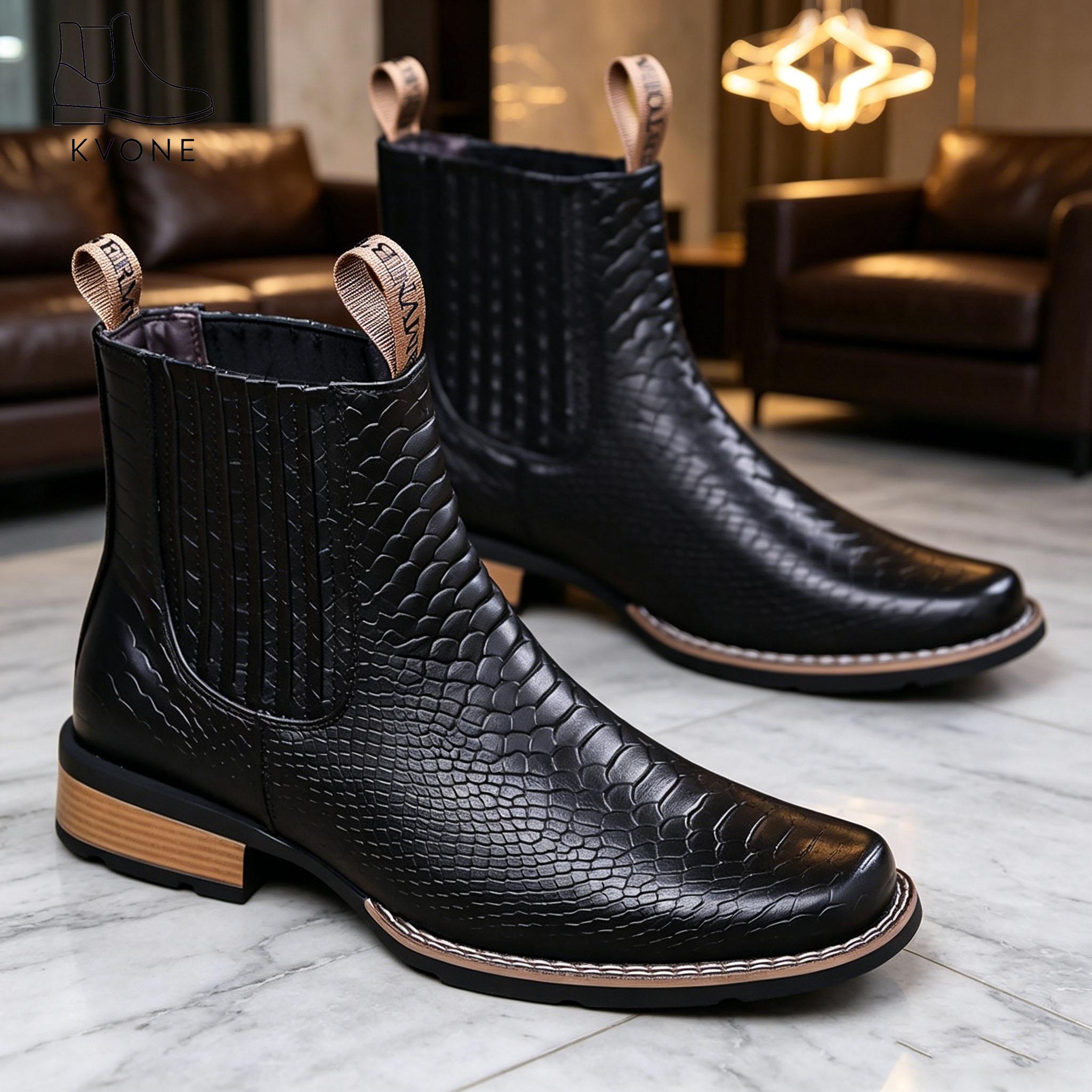 Men’s retro embossed crocodile Chelsea boots with wooden heel—business casual shoes suitable for all seasons, made from embossed crocodile leather; summer square-toe Chelsea boots and Western cowboy boots. Lightweight boots,botas para hombre