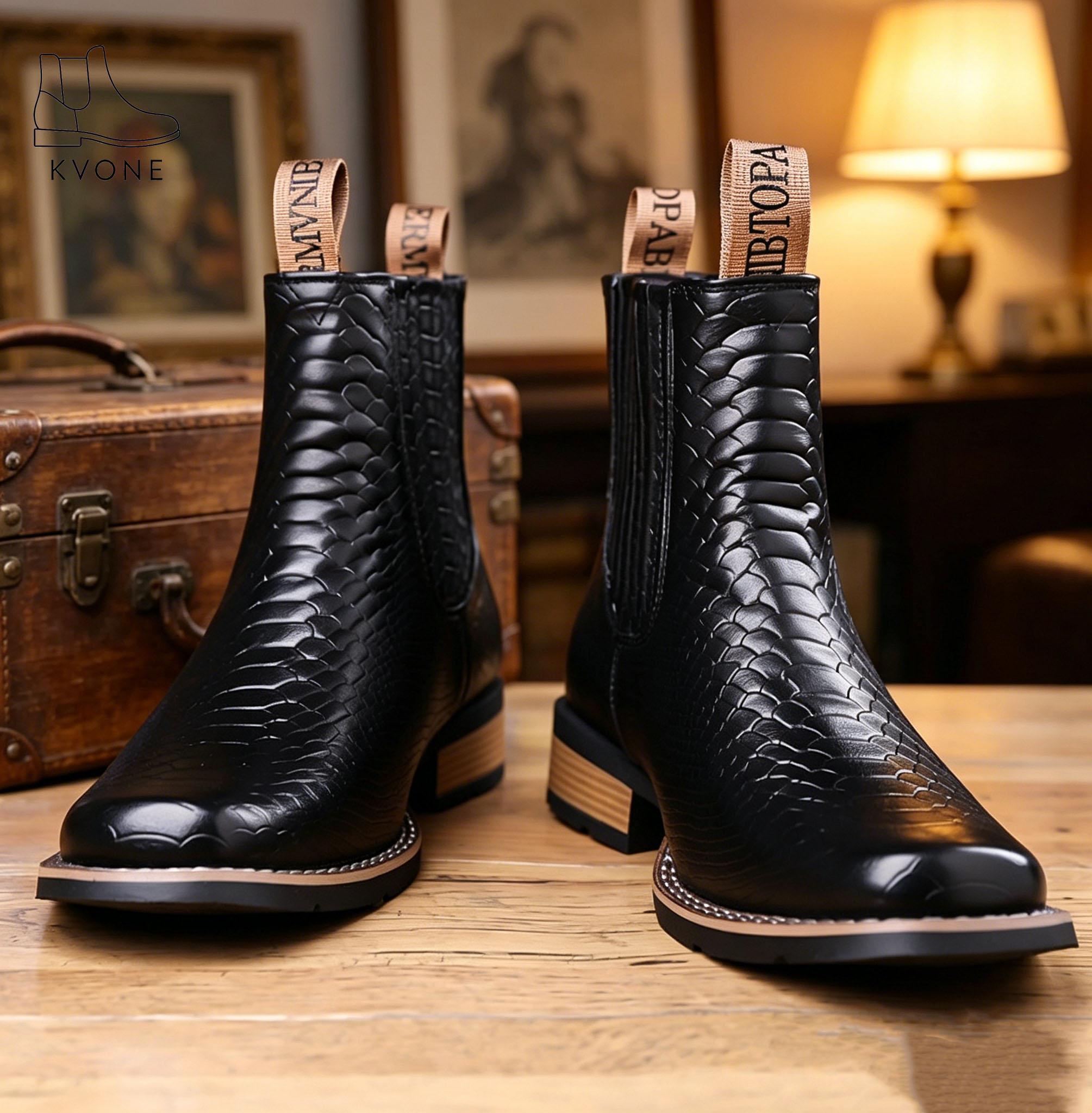 Men’s retro embossed crocodile Chelsea boots with wooden heel—business casual shoes suitable for all seasons, made from embossed crocodile leather; summer square-toe Chelsea boots and Western cowboy boots. Lightweight boots,botas para hombre