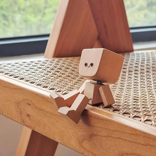 🔥A charming little wooden puppet that can rock and comes with 12 magnetic expressions.