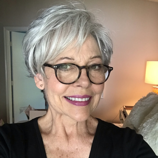 HOT SALE🔥 SHORT NATURAL  HAIR TOPPERS With Bangs
