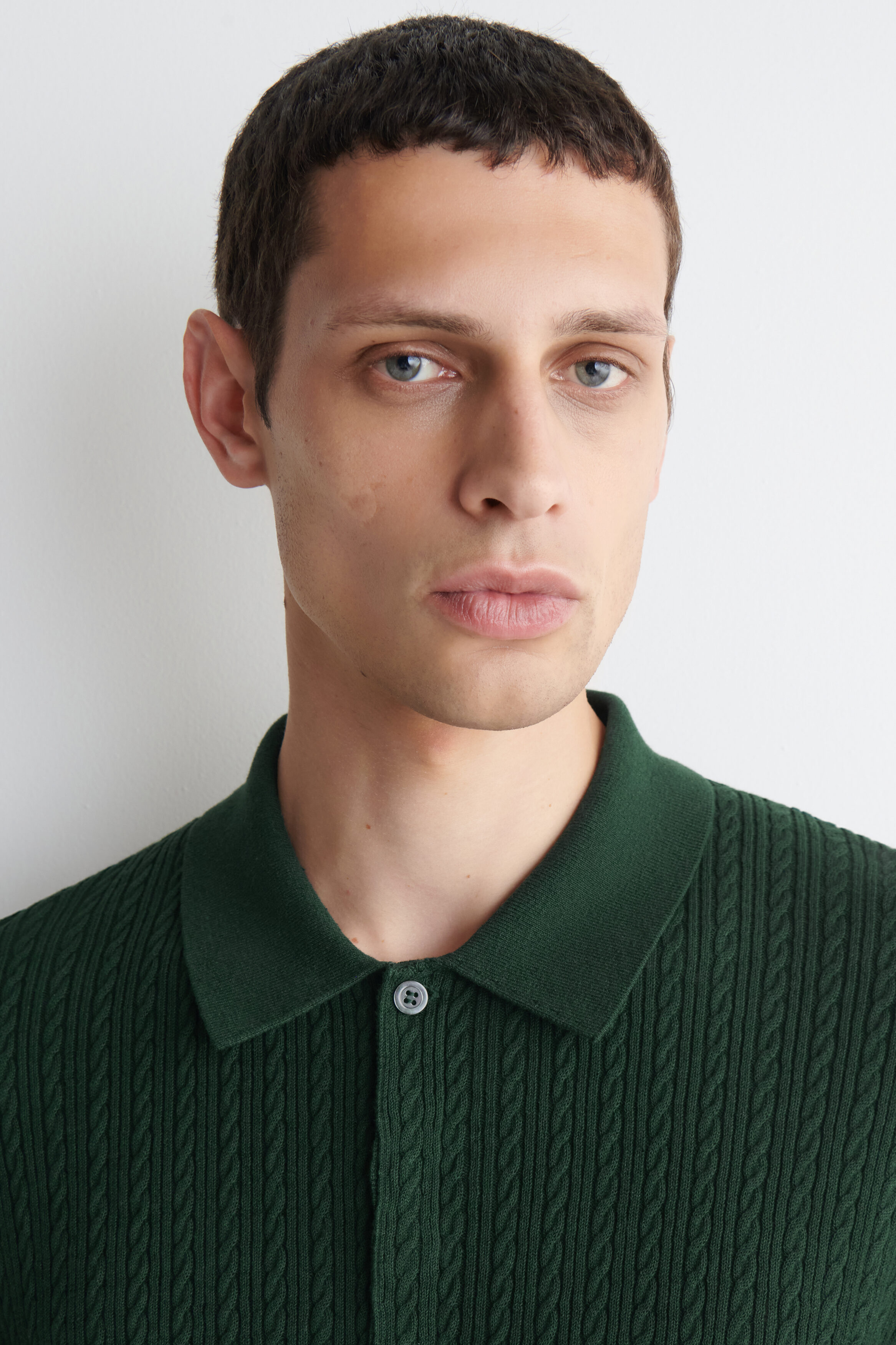 CABLE-KNIT COTTON-LINEN POLO SHIRT - DARK GREEN