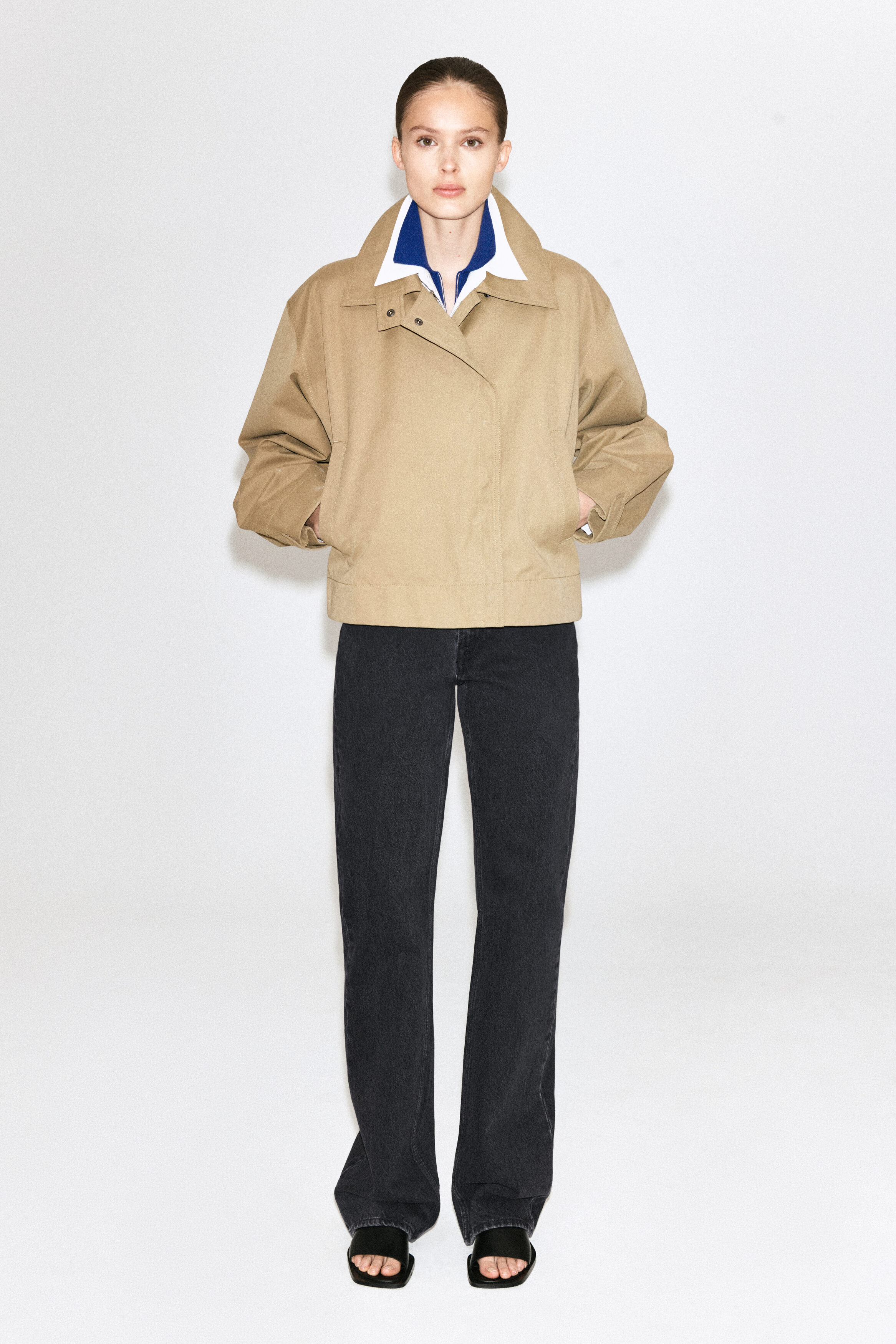 ROUNDED SHORT TRENCH COAT - BEIGE