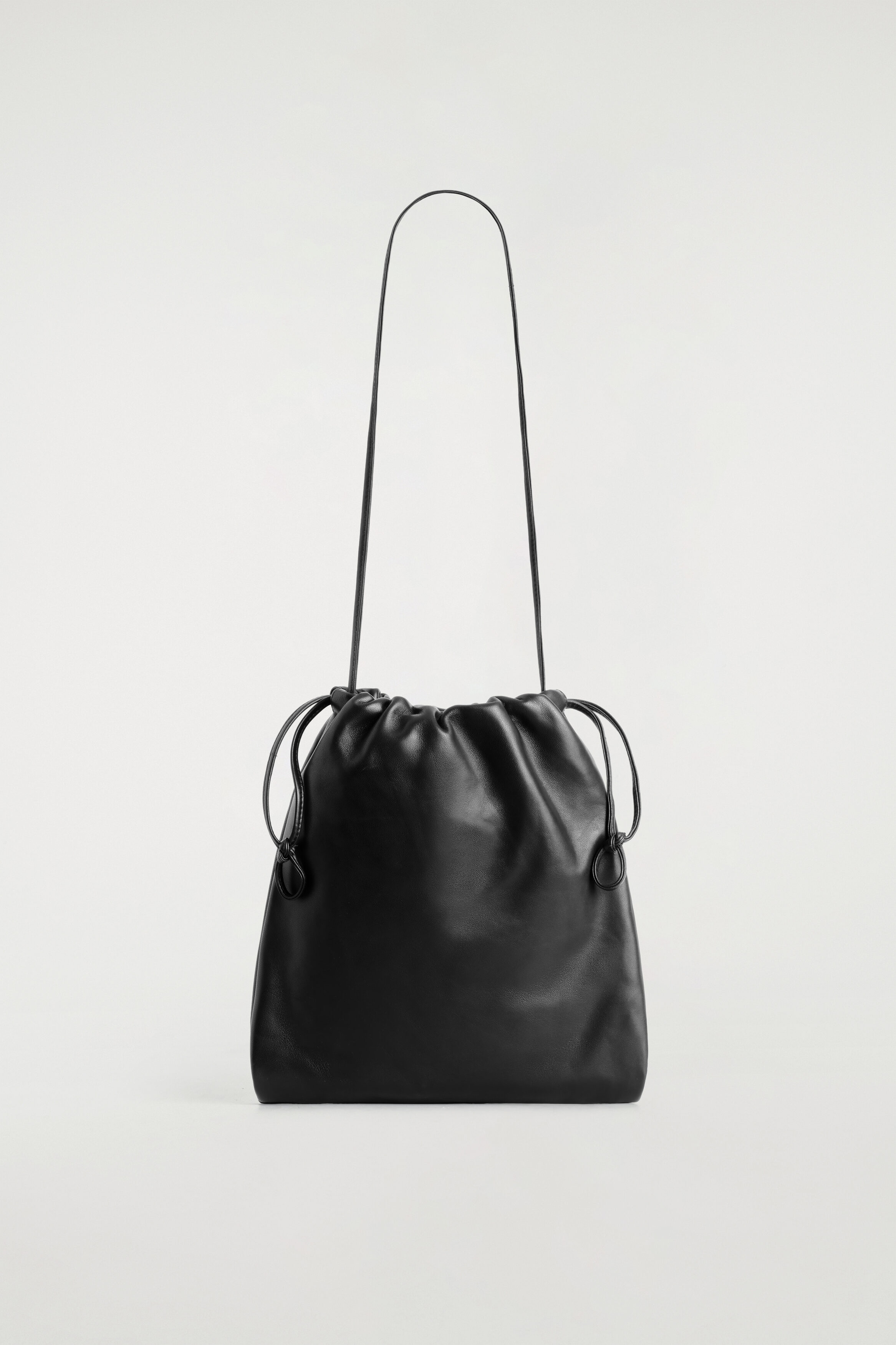 DRAWSTRING CROSSBODY BAG - LEATHER - BLACK