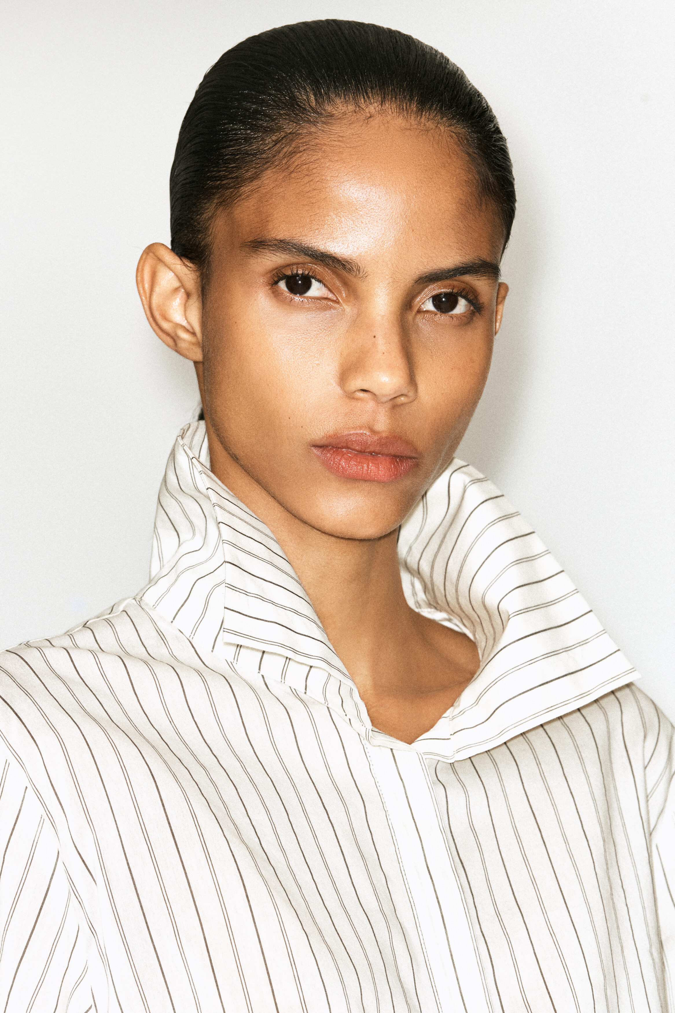 STRIPED COTTON-SILK HIGH-COLLAR SHIRT - IVORY / BROWN / STRIPED