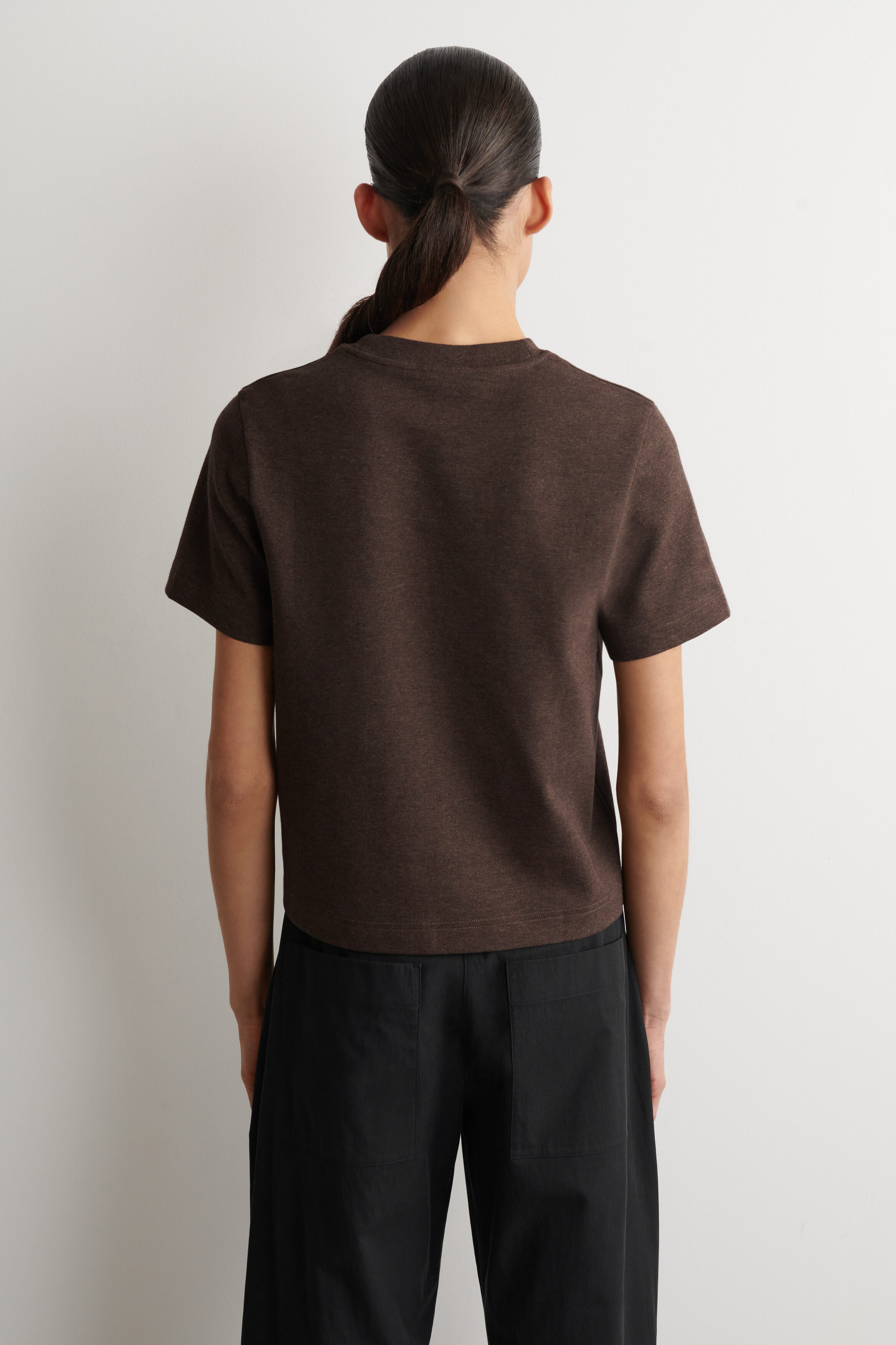 CLEAN CUT T-SHIRT - DARK BROWN