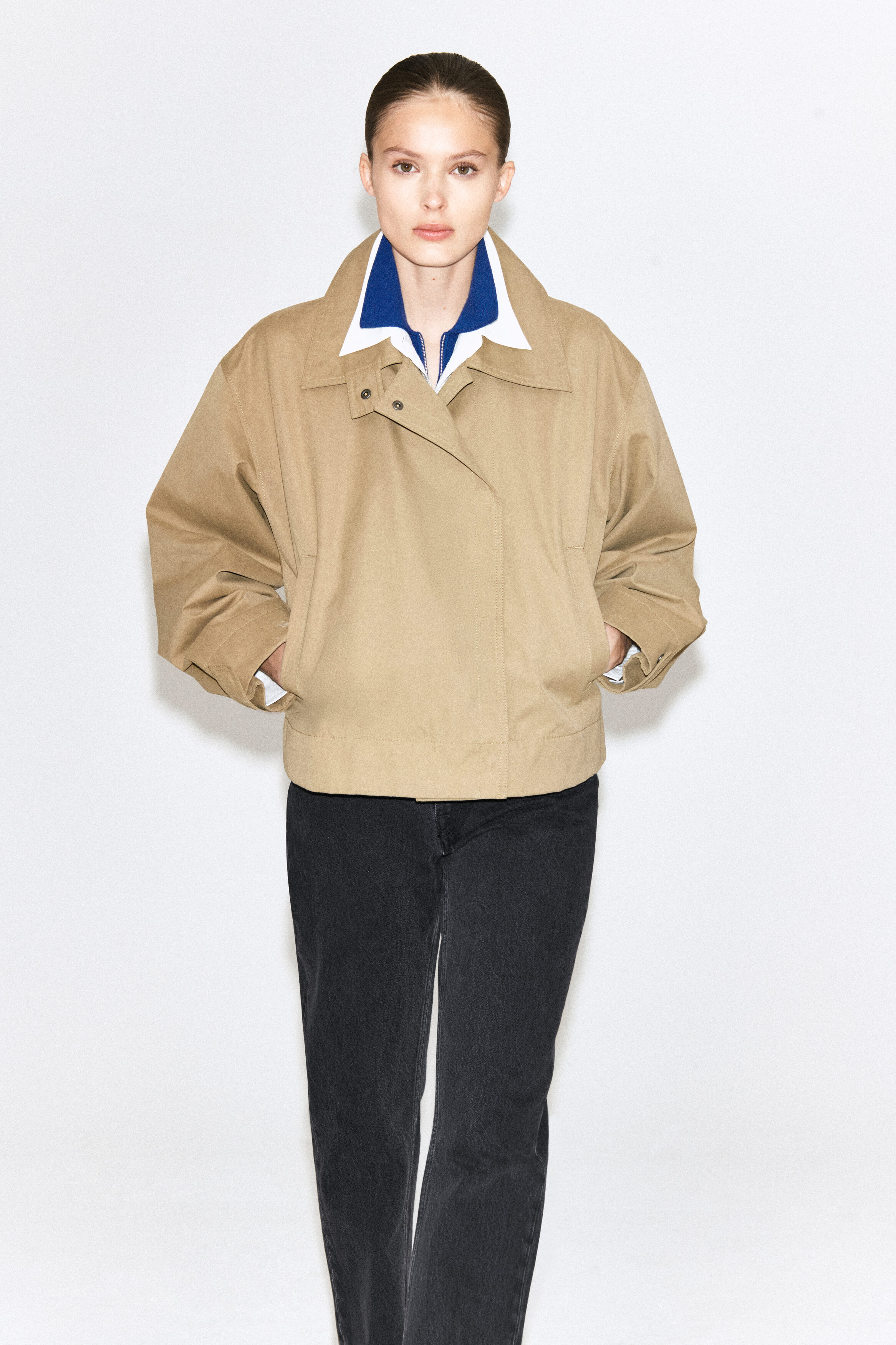 ROUNDED SHORT TRENCH COAT - BEIGE