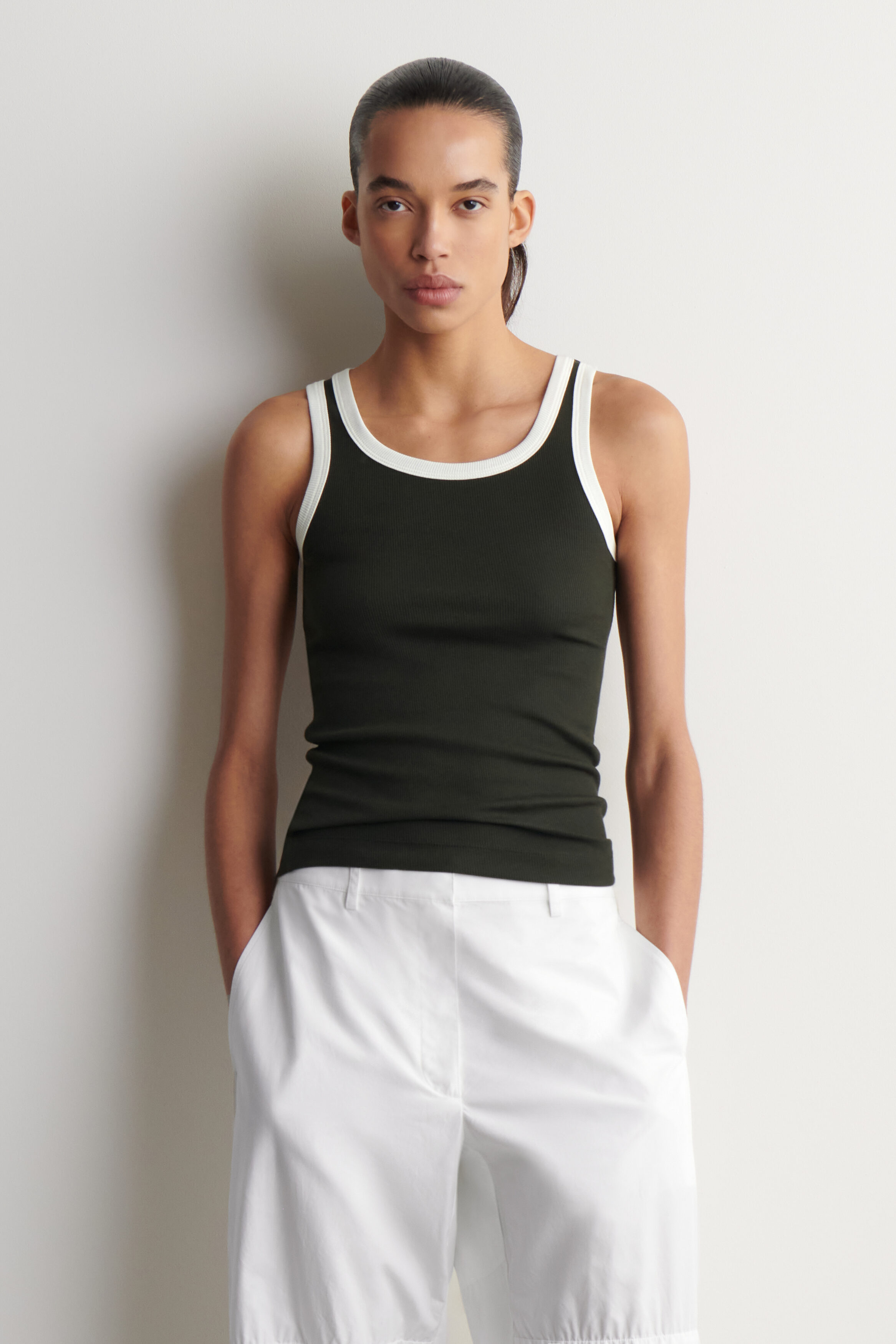 RIBBED COTTON TANK TOP - KHAKI / WHITE