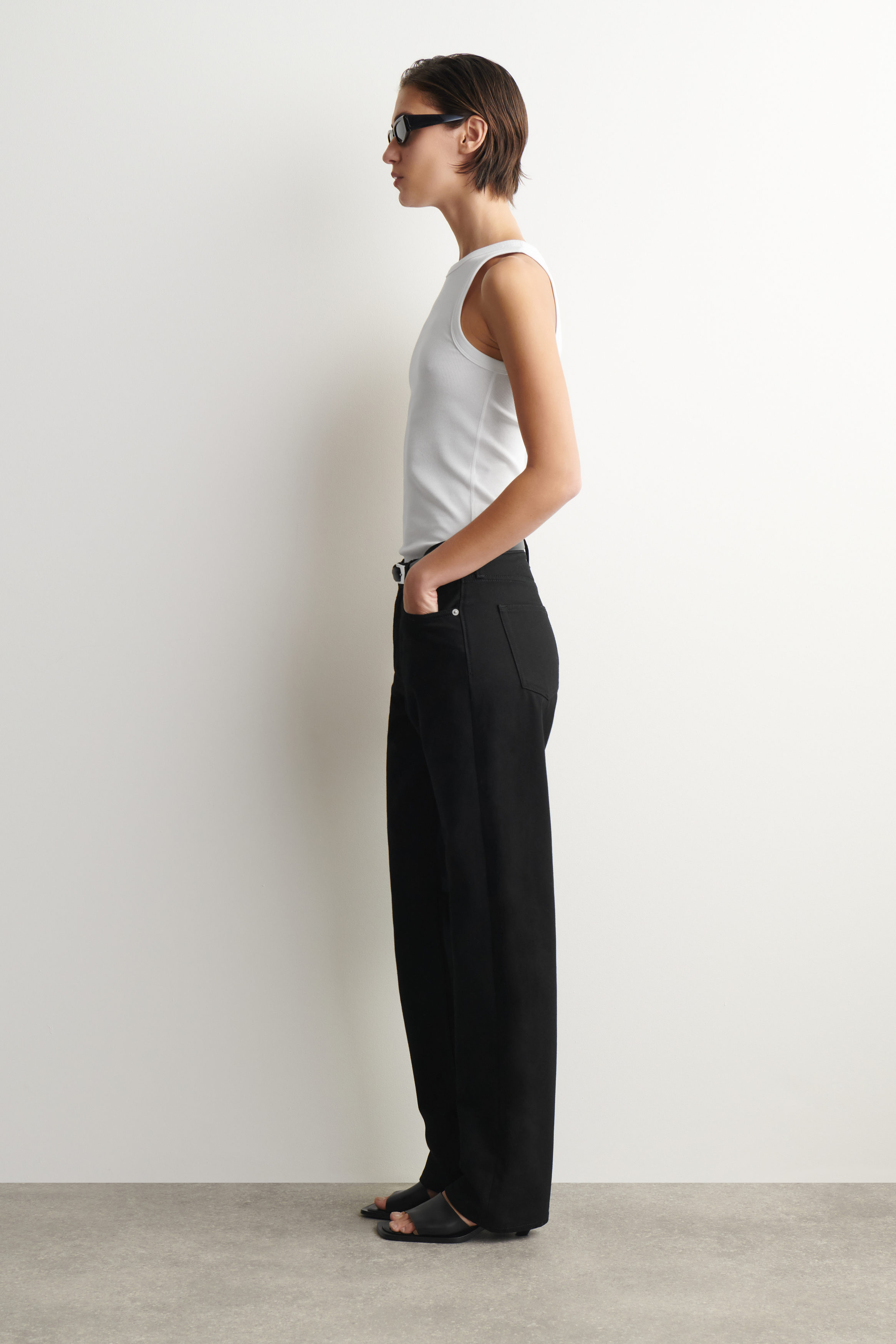 CHORD STRAIGHT-LEG JEANS - BLACK