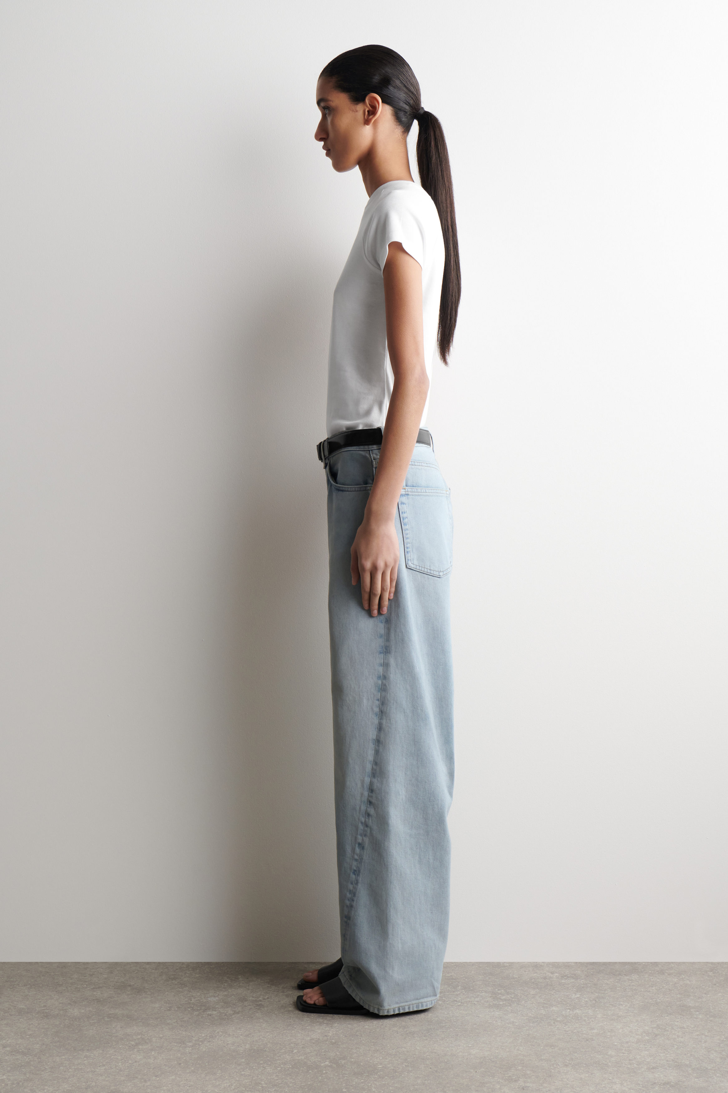 FACADE STRAIGHT-LEG JEANS - LIGHT BLUE