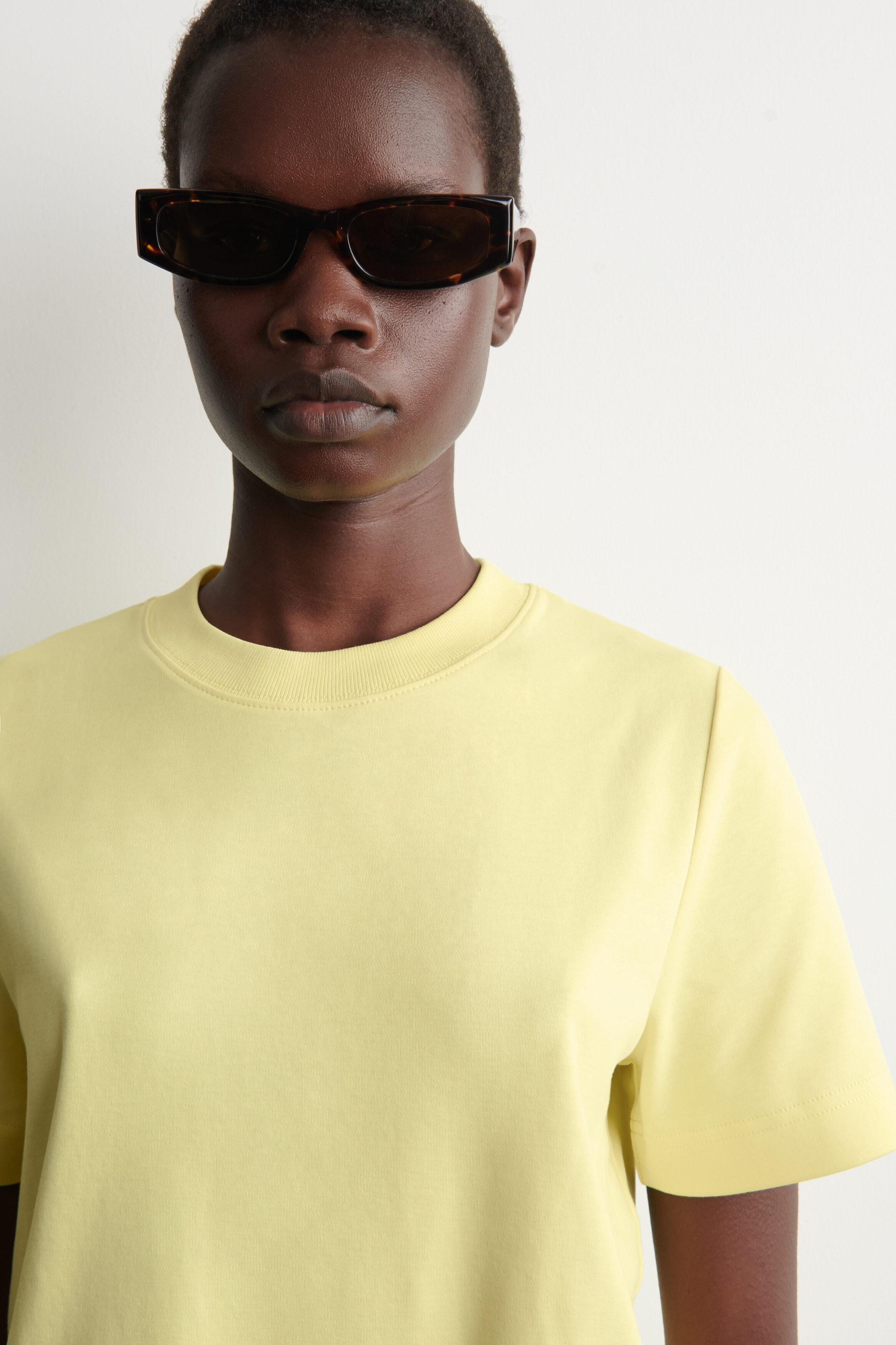 CLEAN CUT T-SHIRT - YELLOW