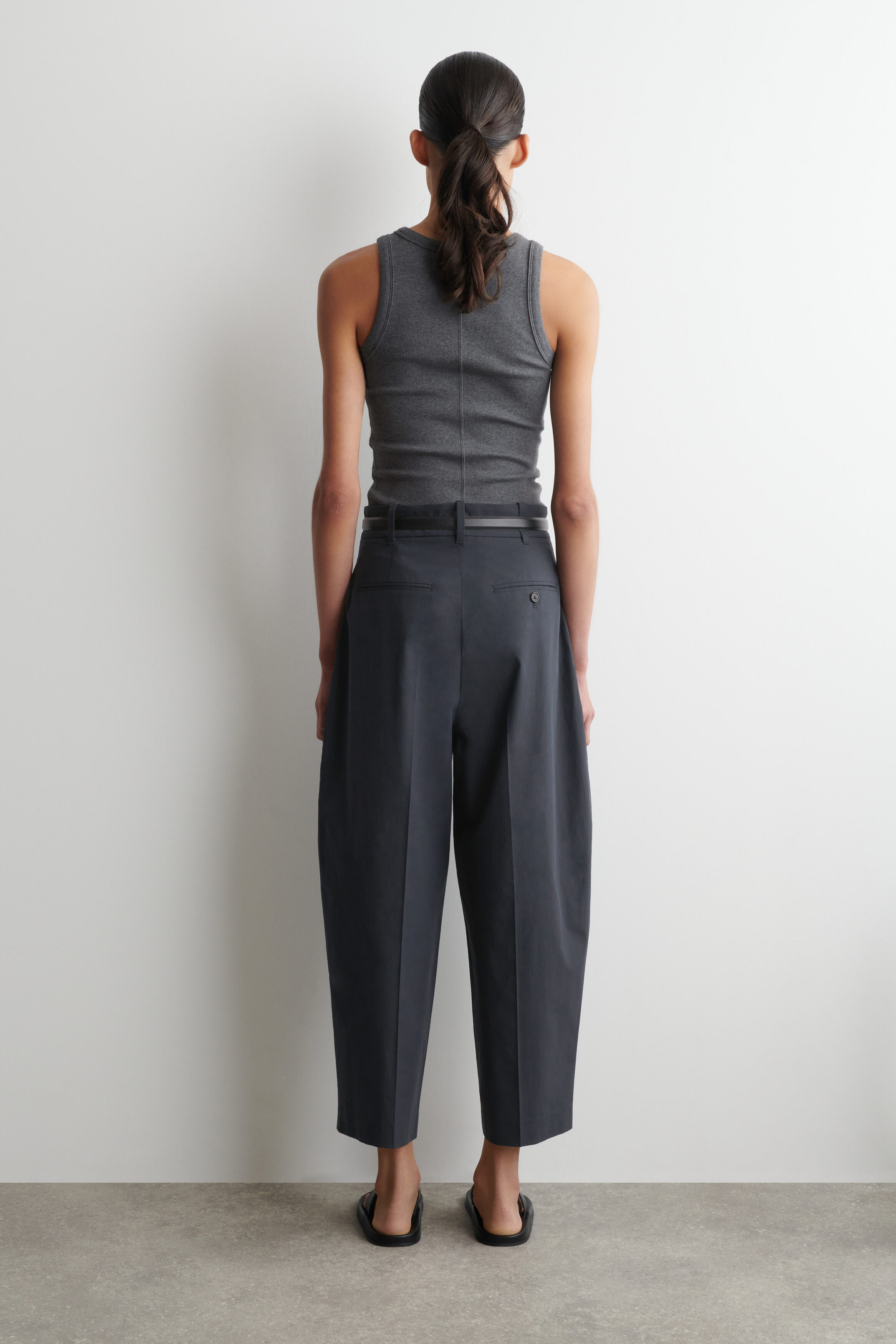TAILORED COTTON BARREL-LEG PANTS - NAVY