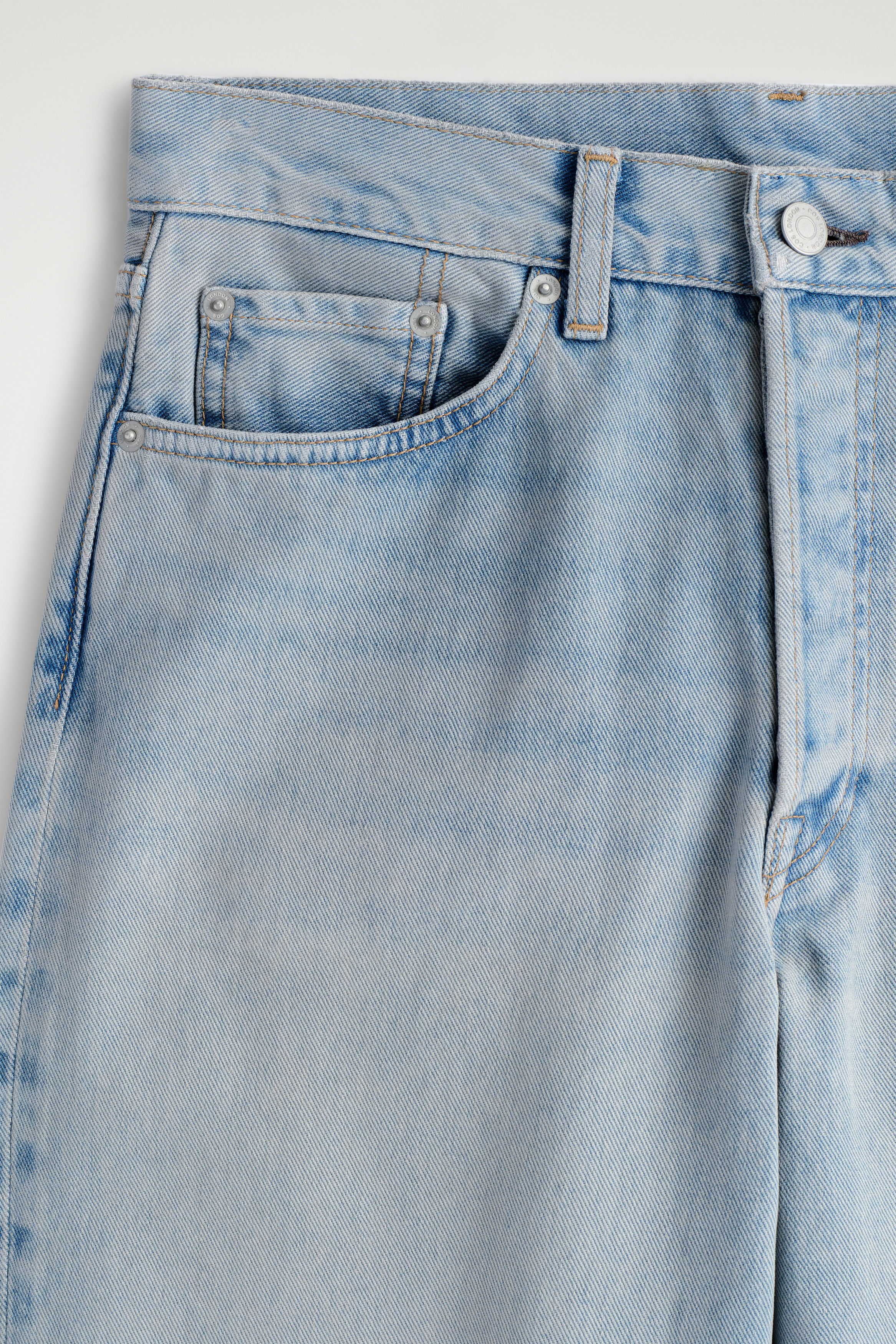 FACADE STRAIGHT-LEG JEANS - LIGHT BLUE