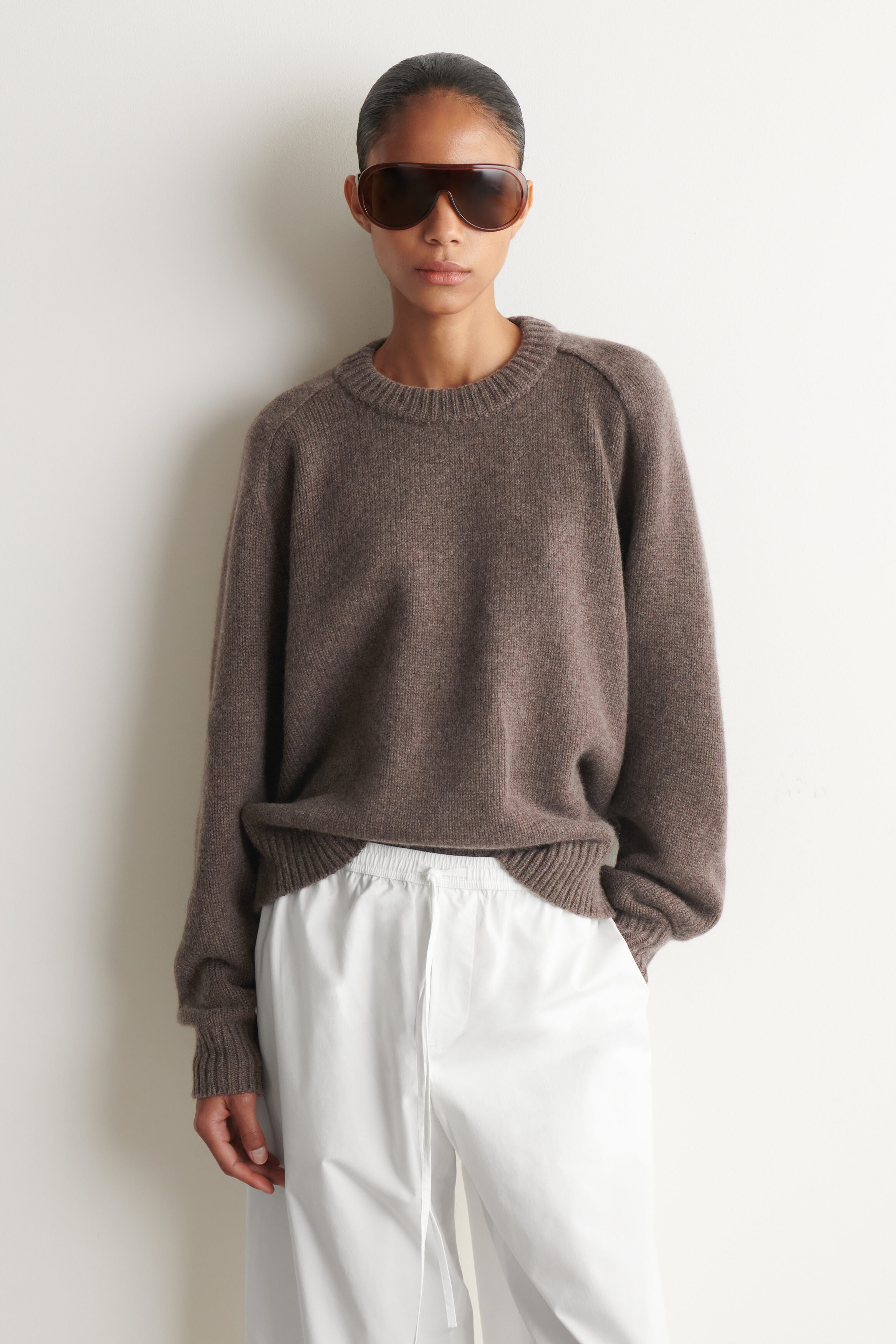 ROUNDED CASHMERE CREW-NECK JUMPER - BROWN MÉLANGE