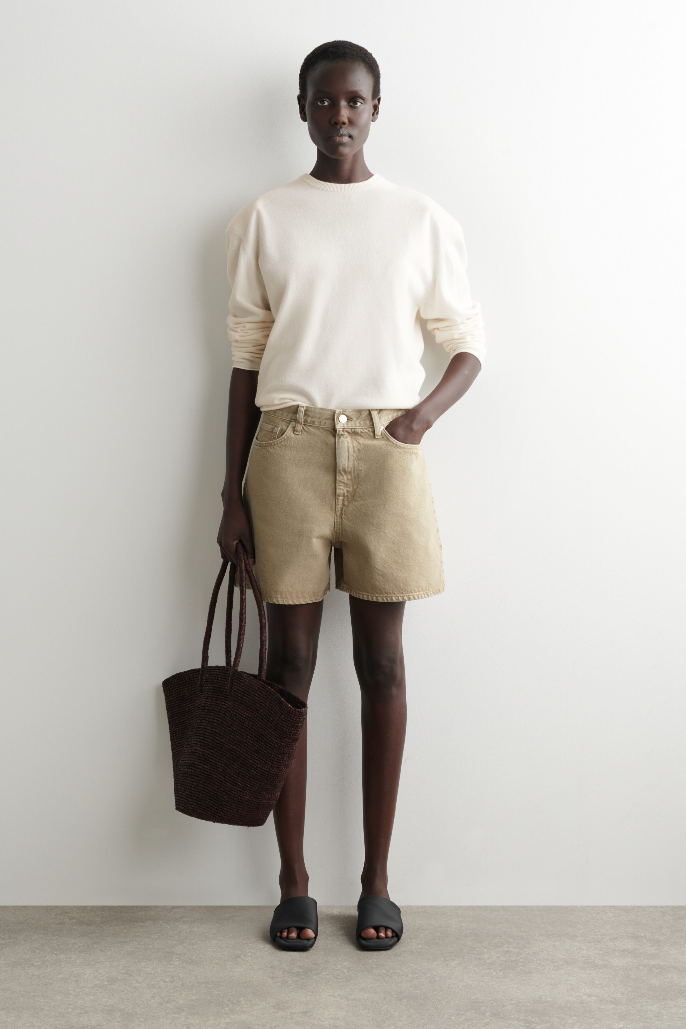 HIGH-RISE DENIM SHORTS - BEIGE