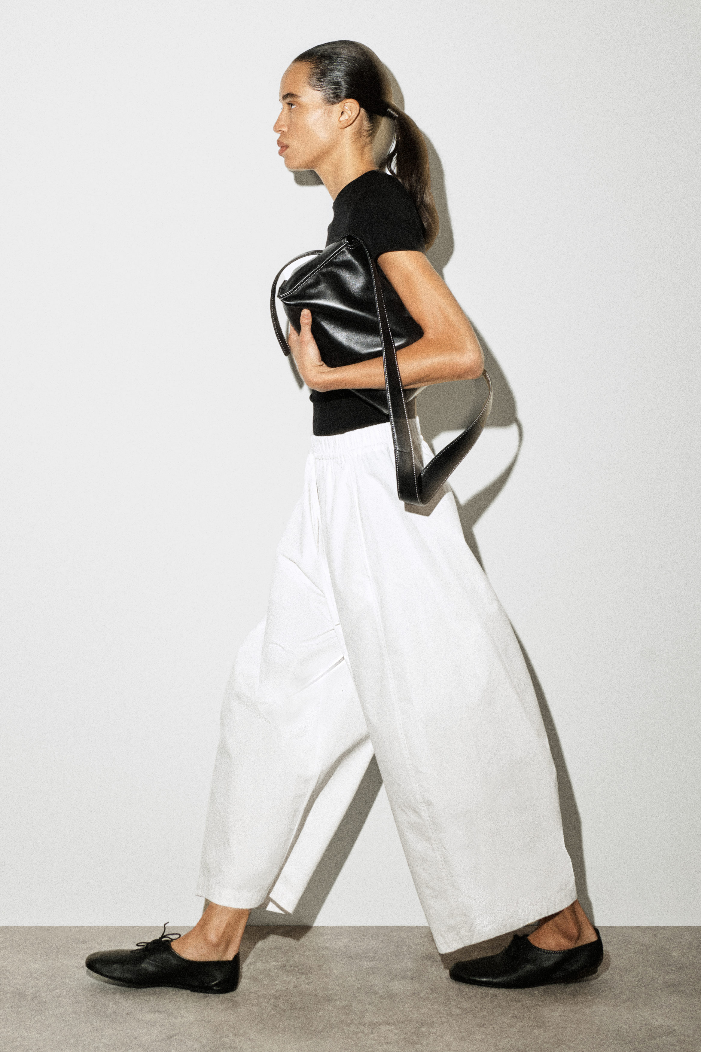 ELASTICATED BARREL-LEG PANTS - WHITE
