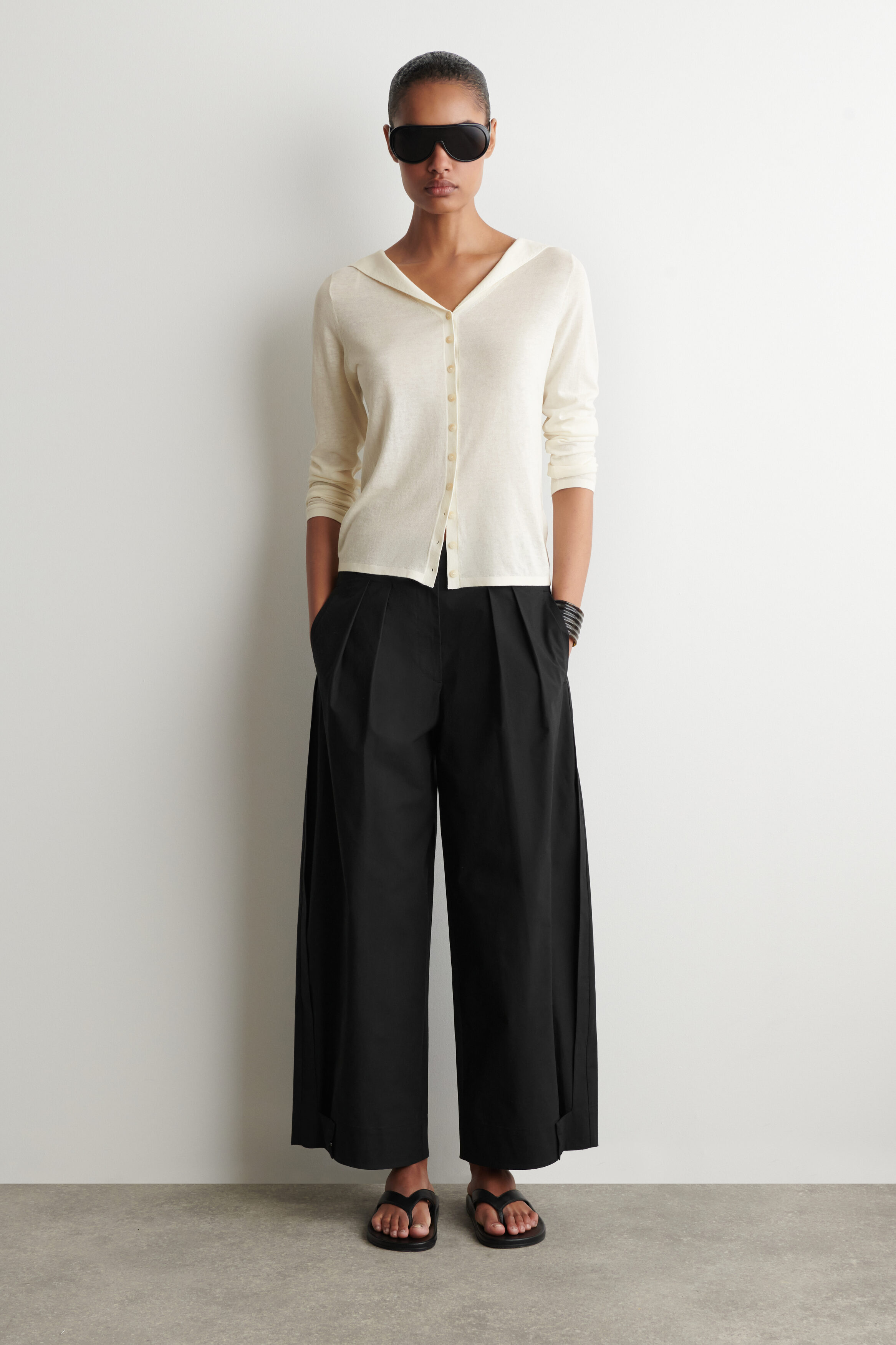 PLEATED TAPERED UTILITY PANTS - BLACK