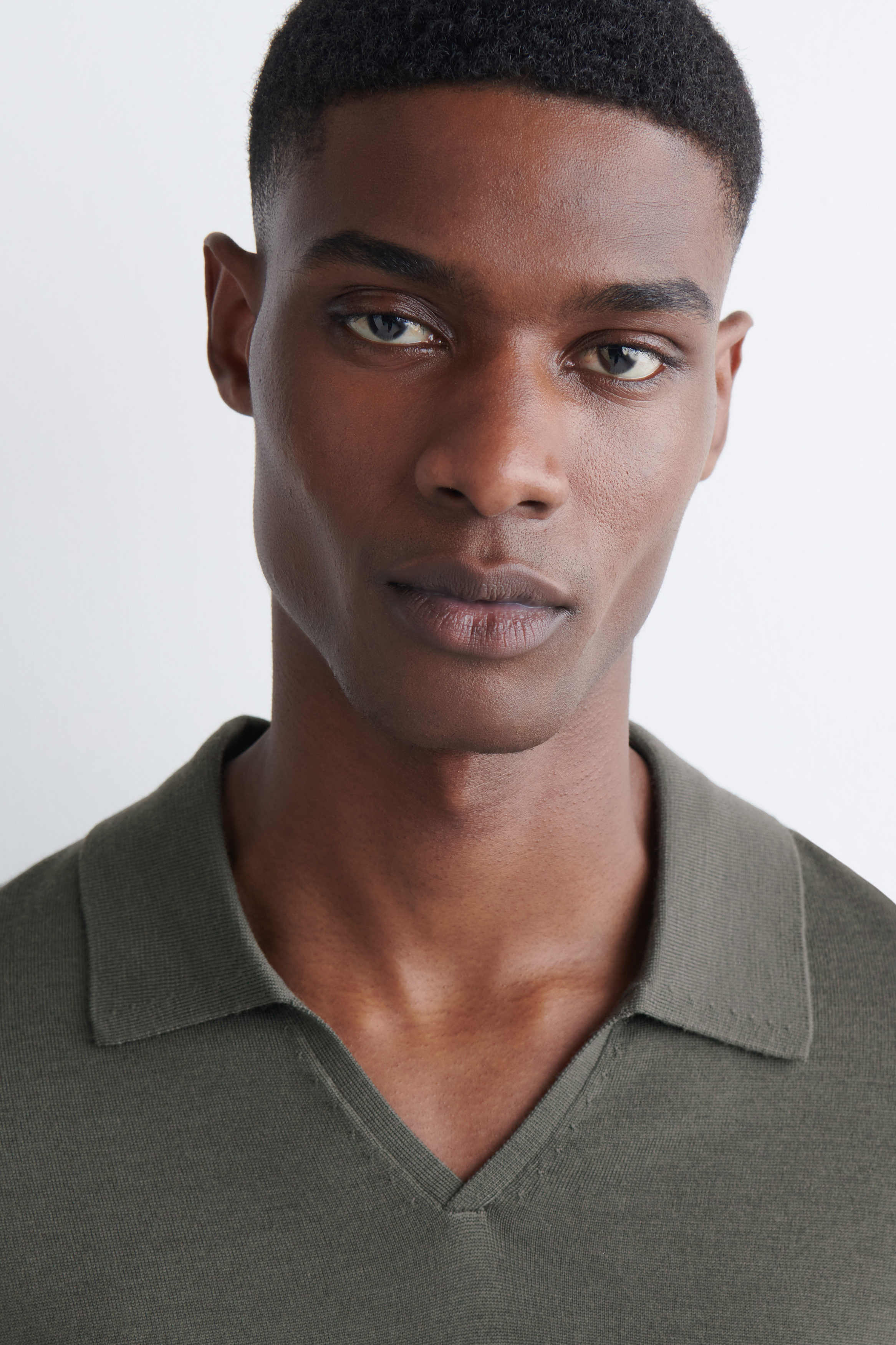 OPEN-COLLAR MERINO WOOL POLO SHIRT - KHAKI