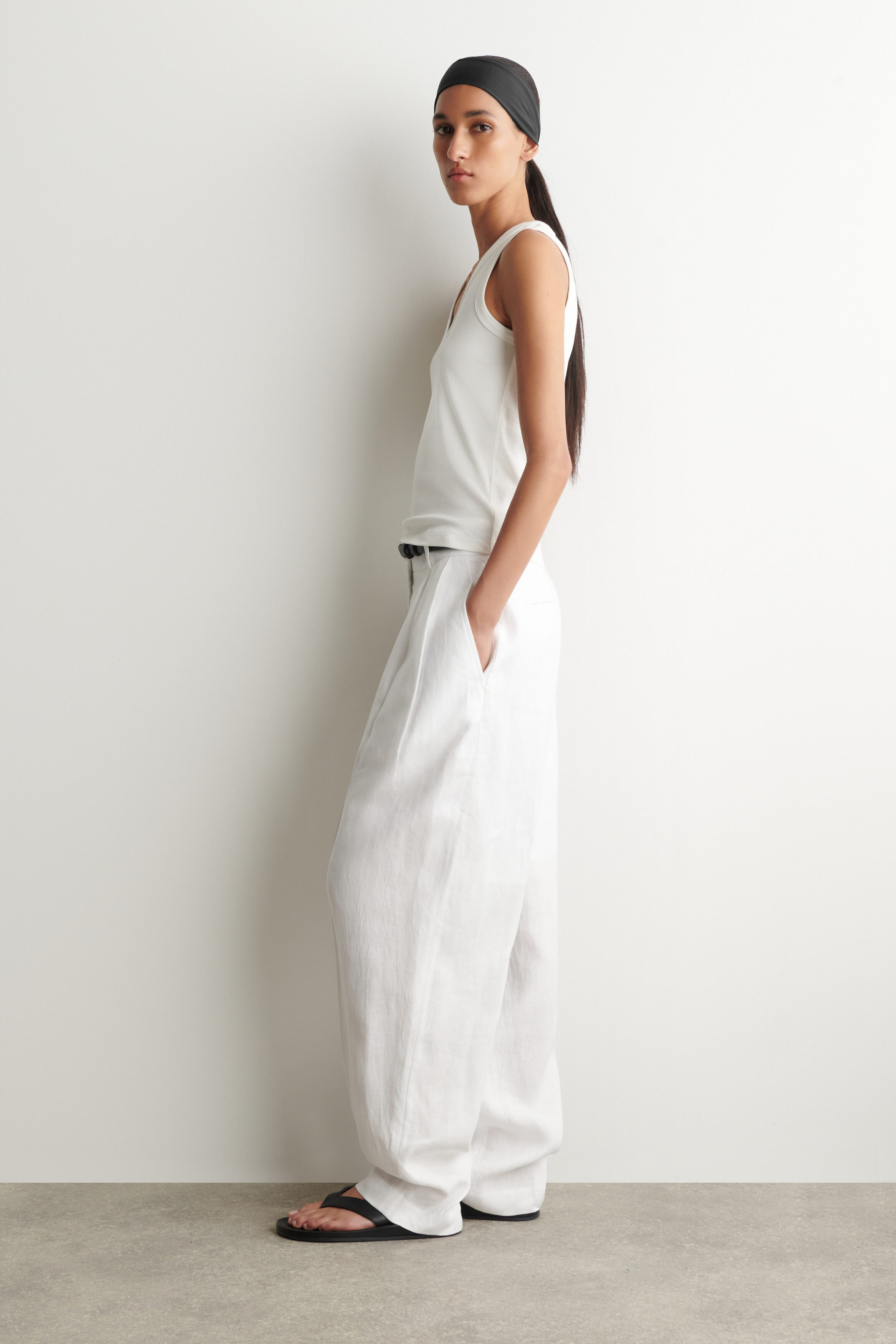 COTTON V-NECK TANK TOP - WHITE