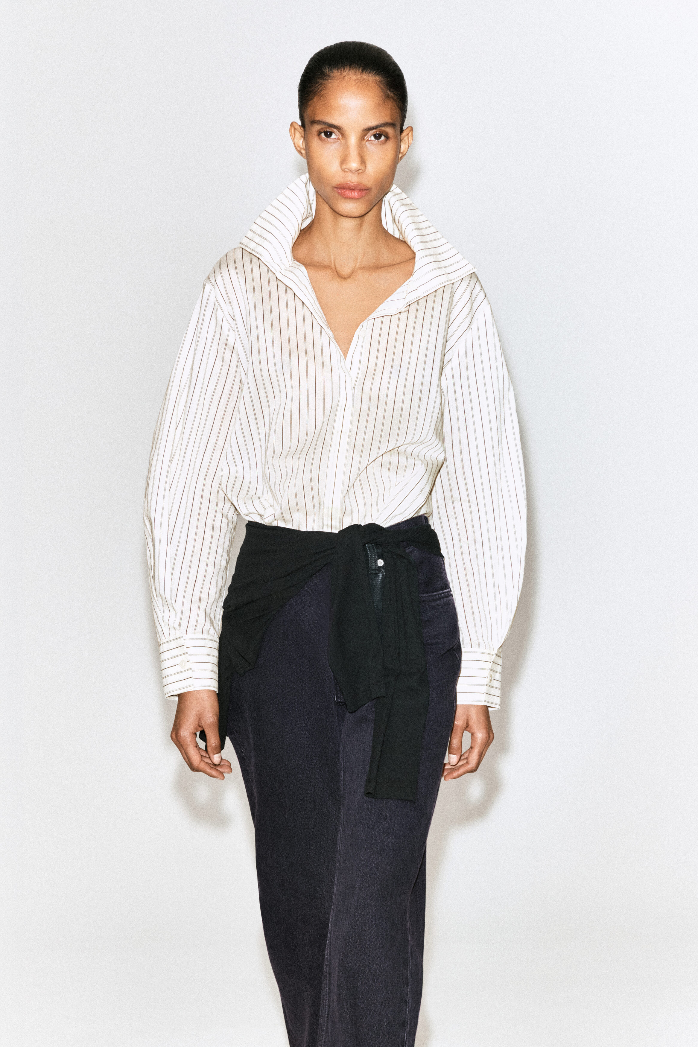 STRIPED COTTON-SILK HIGH-COLLAR SHIRT - IVORY / BROWN / STRIPED