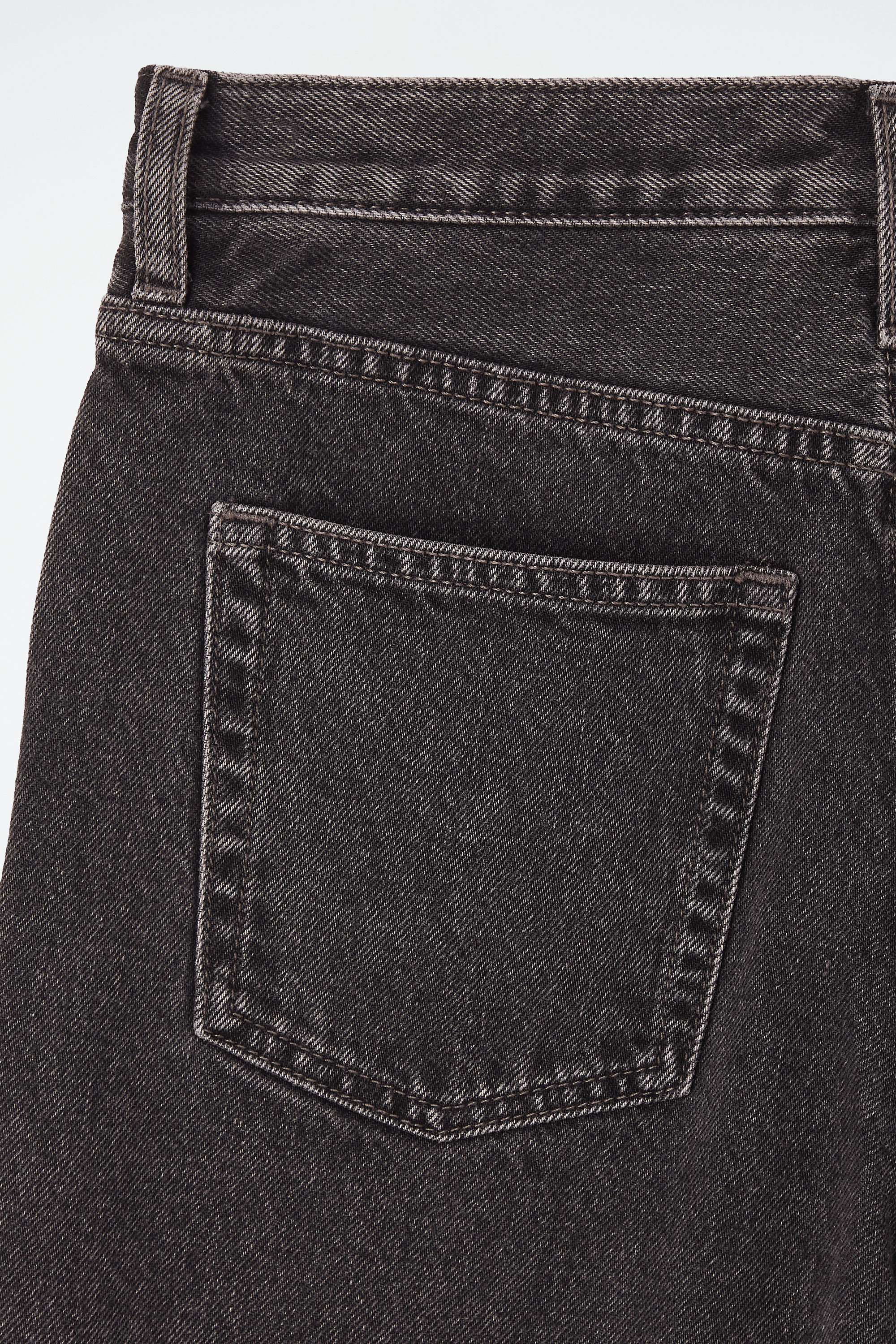ARCH TAPERED JEANS - BLACK