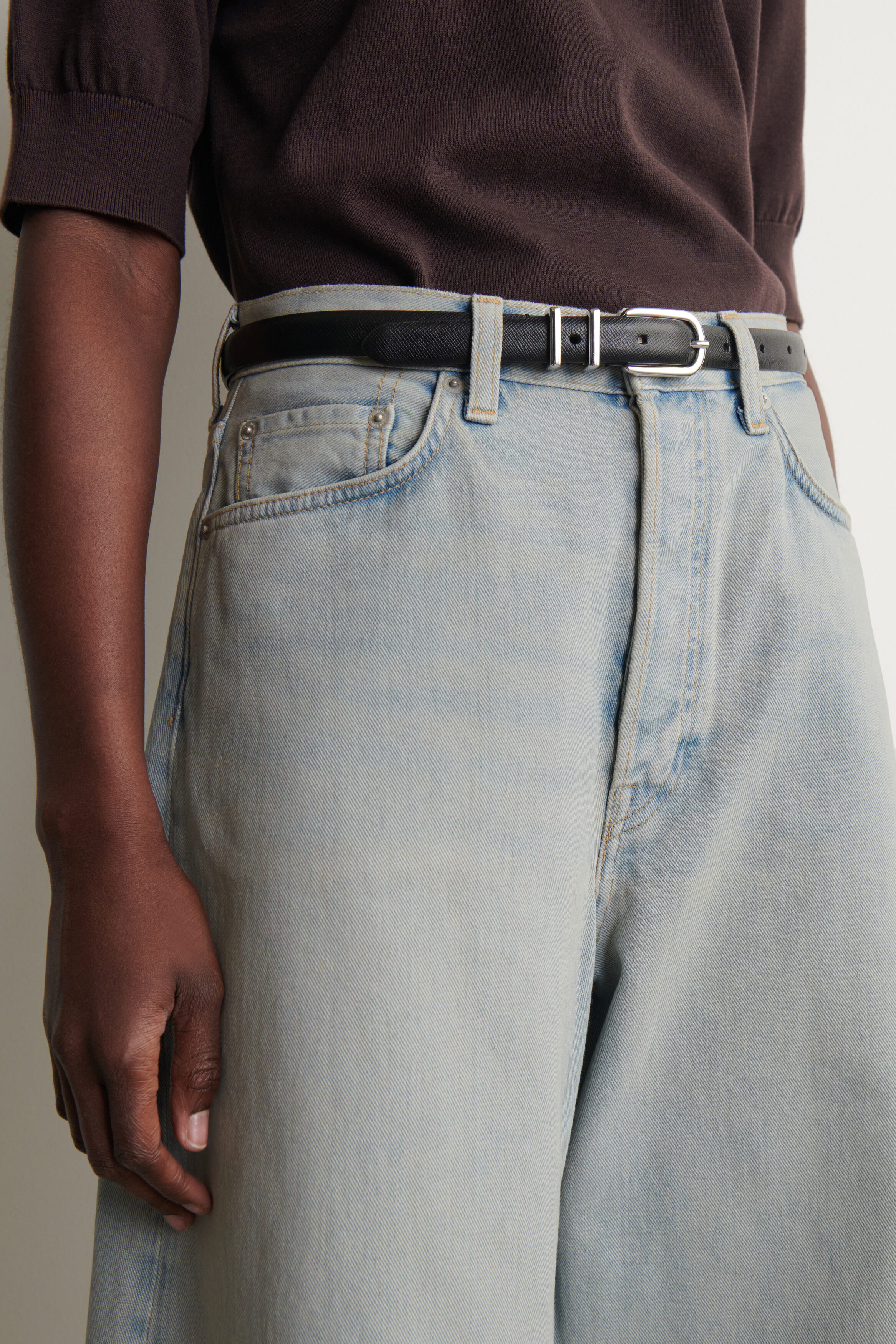 KNEE-LENGTH DENIM SHORTS - LIGHT BLUE