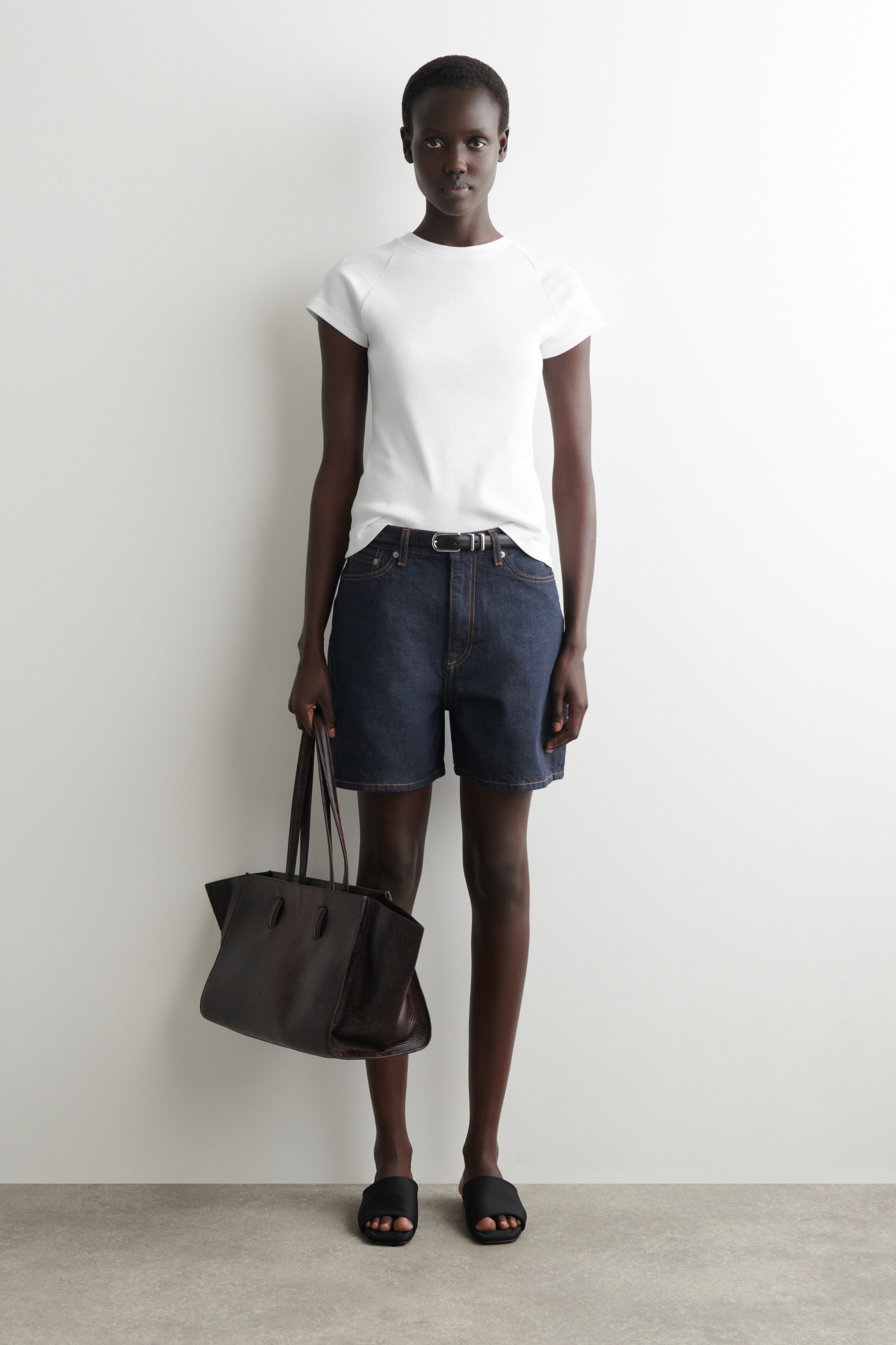 HIGH-RISE DENIM SHORTS - DARK BLUE