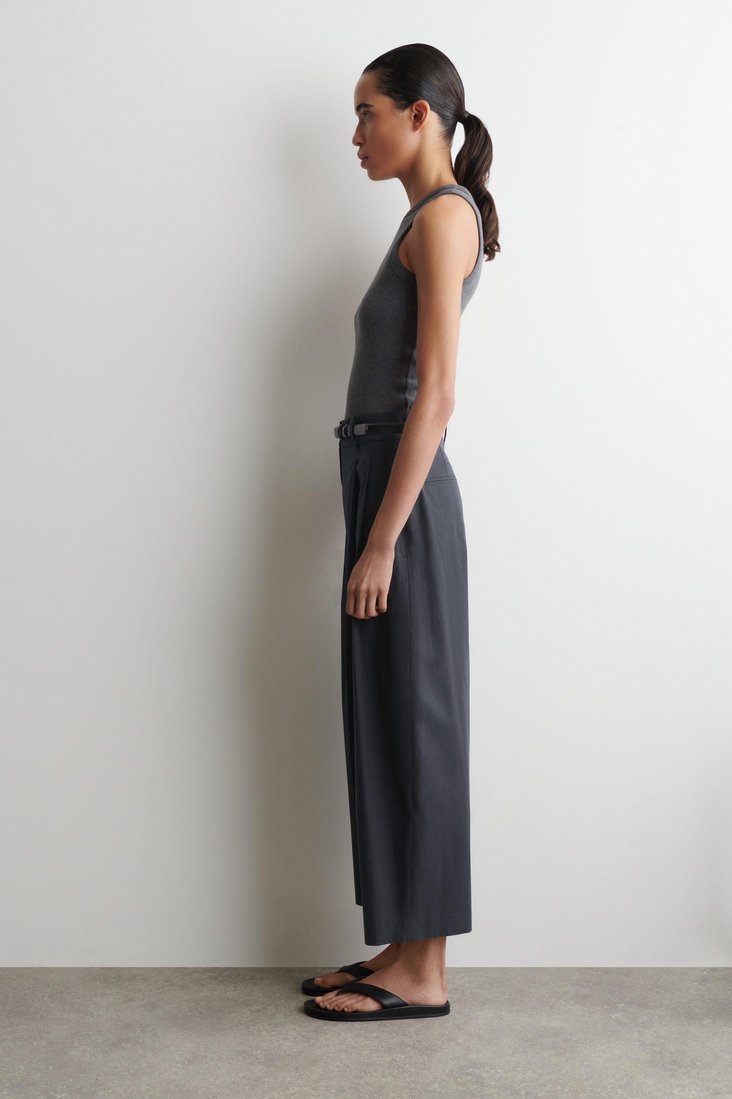 TAILORED COTTON BARREL-LEG PANTS - NAVY
