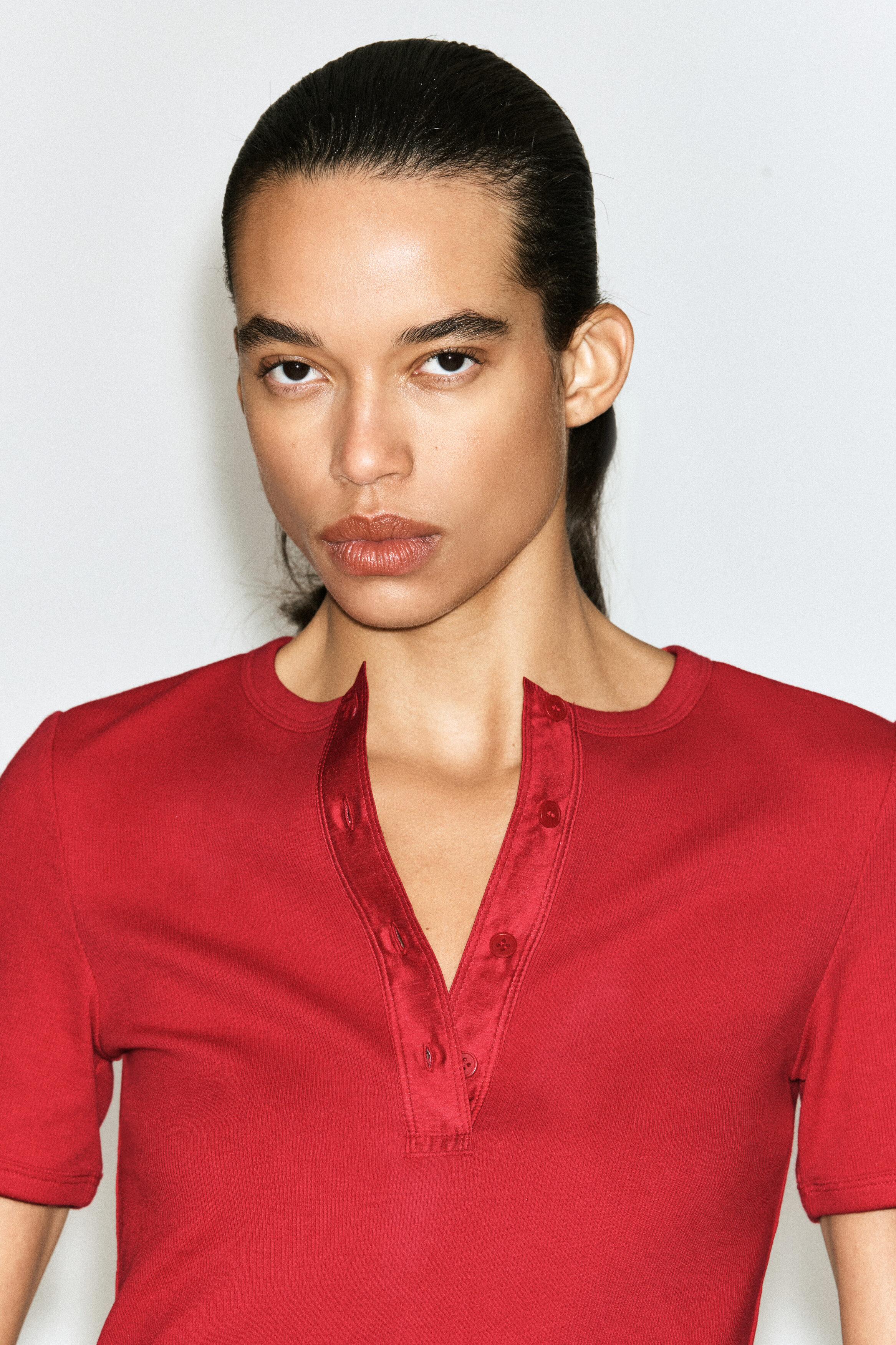 RIBBED HENLEY T-SHIRT - RED