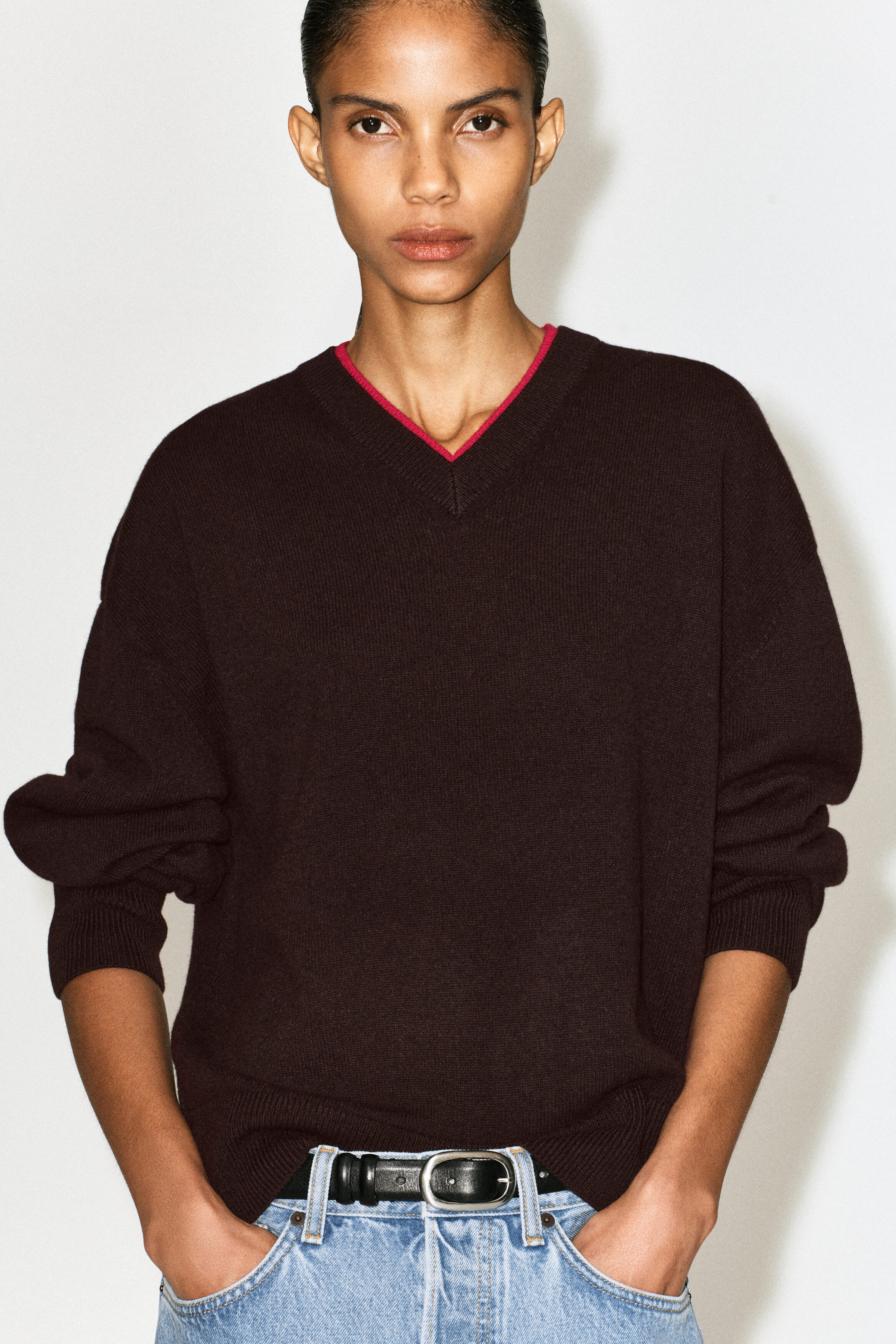 MERINO WOOL LAYERED V-NECK SWEATER - BROWN / RED