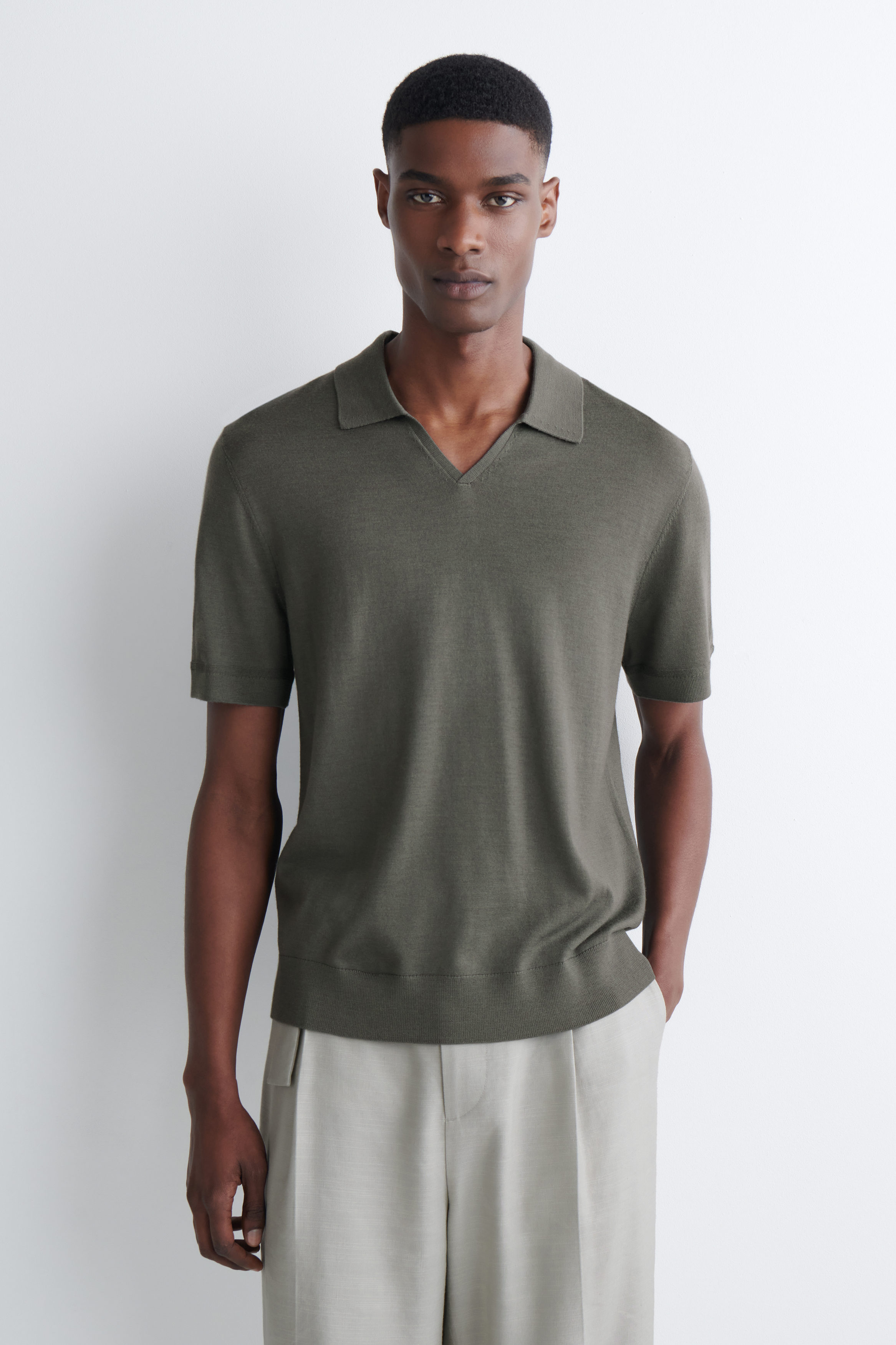OPEN-COLLAR MERINO WOOL POLO SHIRT - KHAKI