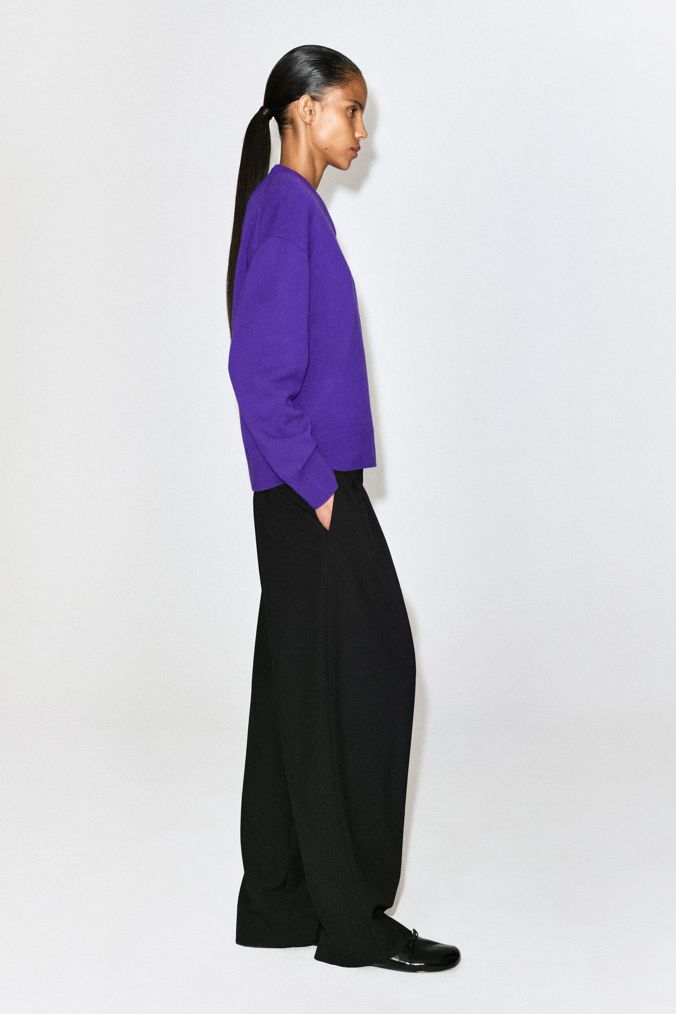 MERINO WOOL LAYERED V-NECK SWEATER - PURPLE