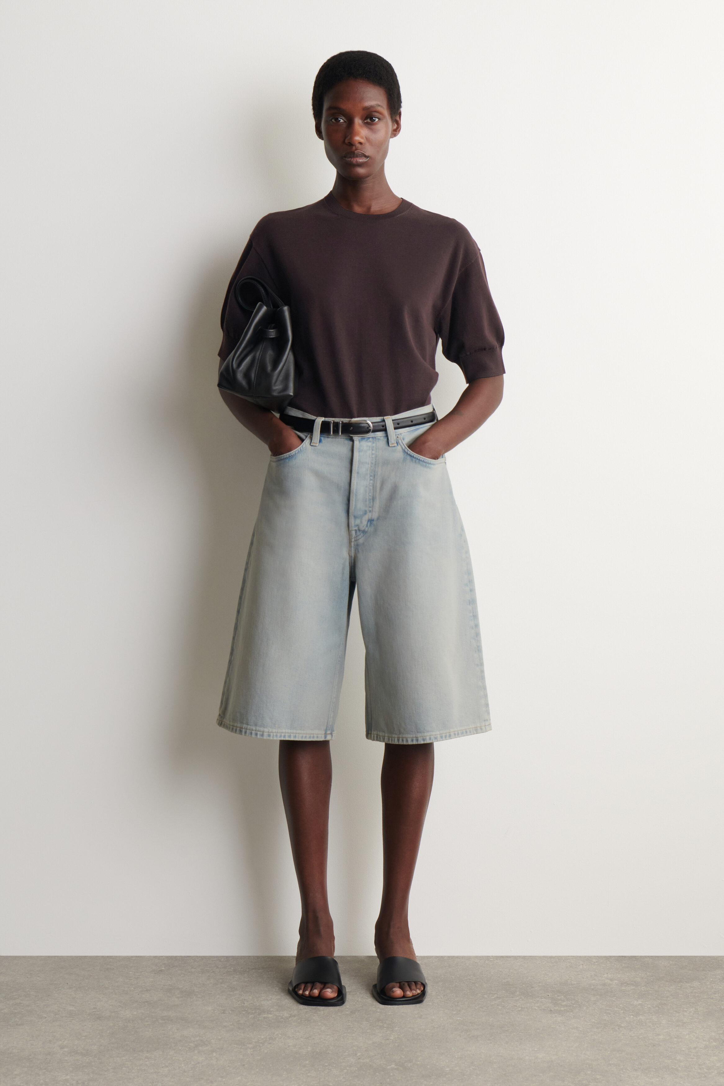 KNEE-LENGTH DENIM SHORTS - LIGHT BLUE