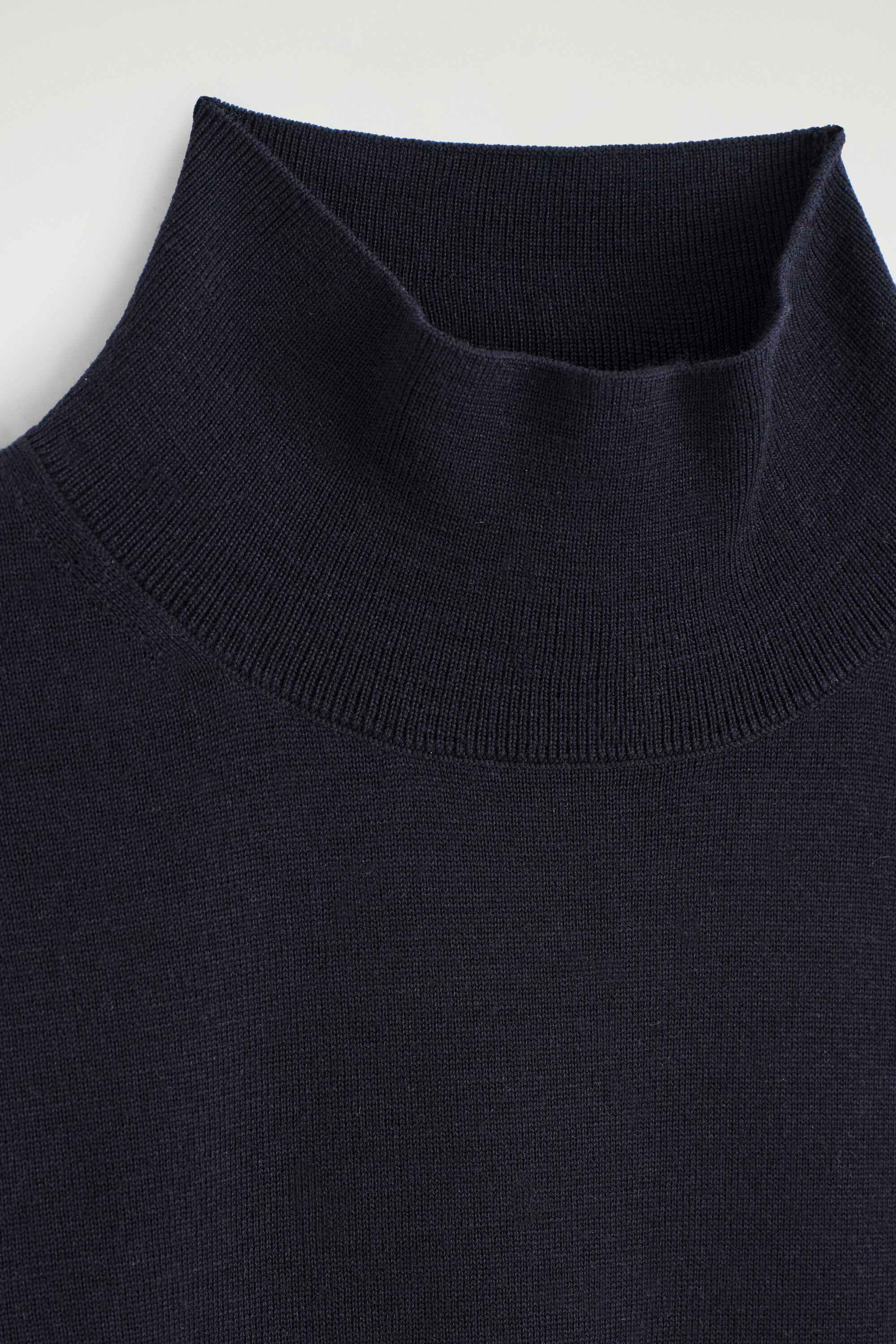 MERINO WOOL TURTLENECK TOP - NAVY