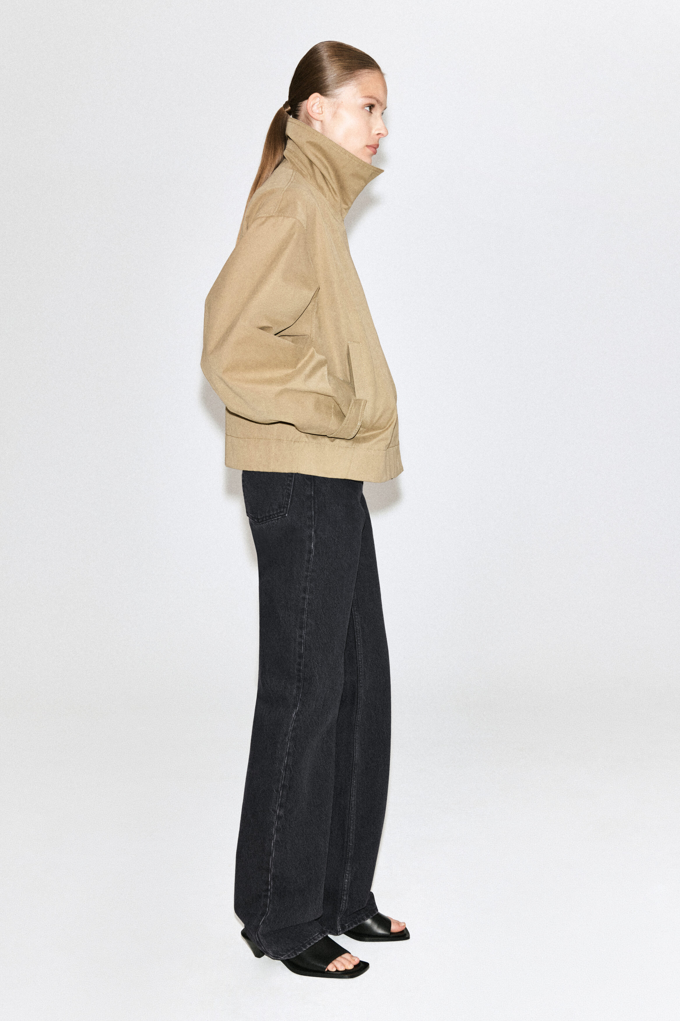 ROUNDED SHORT TRENCH COAT - BEIGE