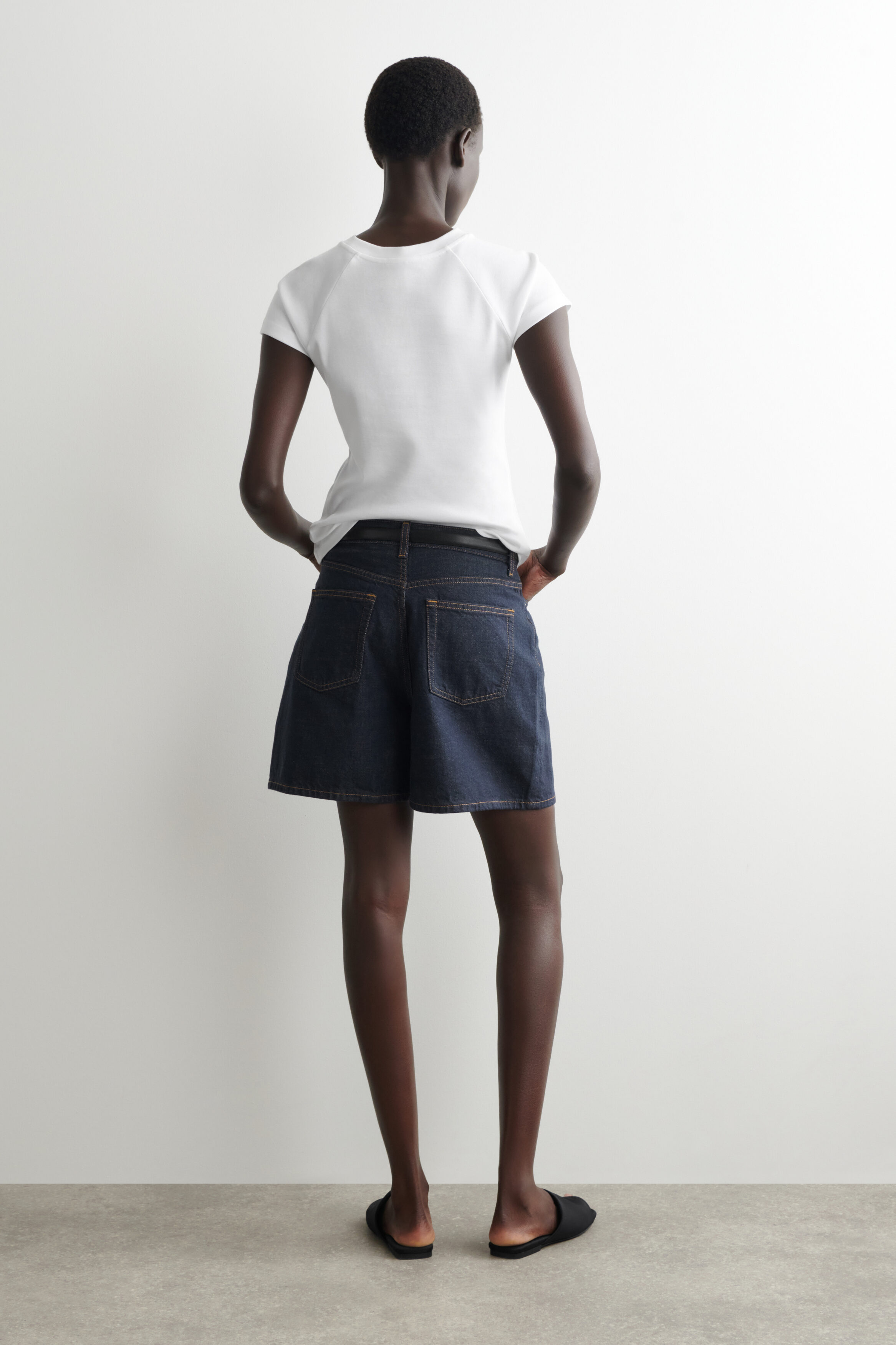HIGH-RISE DENIM SHORTS - DARK BLUE