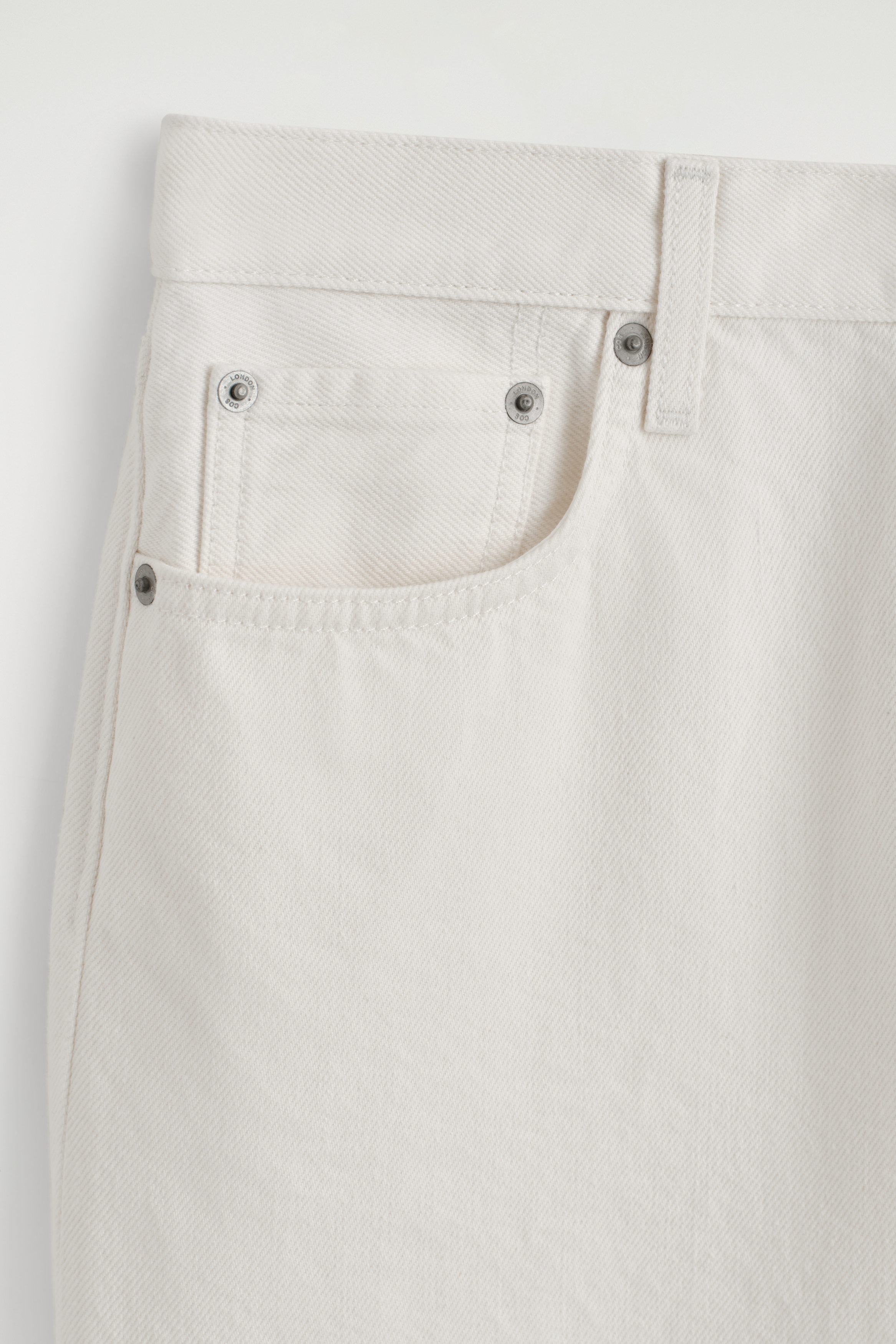 CHORD STRAIGHT-LEG JEANS - WHITE
