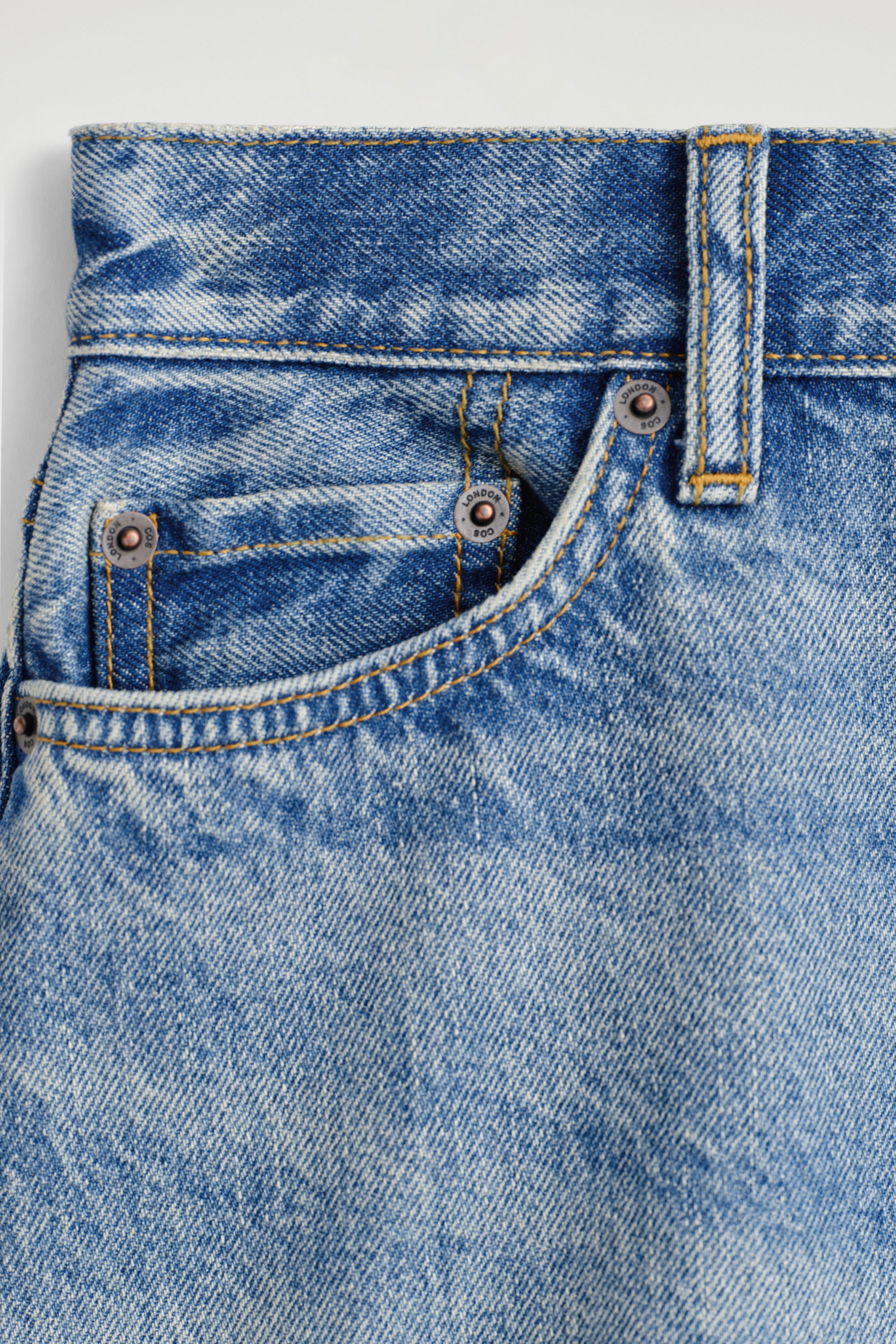 HIGH-RISE DENIM SHORTS - BLUE