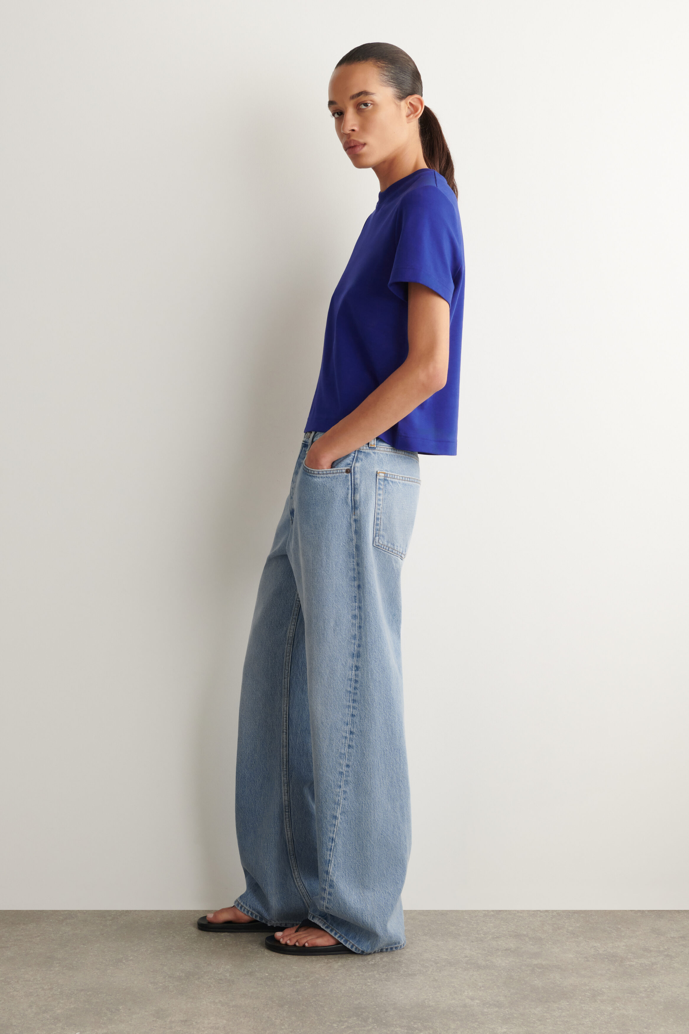CLEAN CUT T-SHIRT - COBALT BLUE