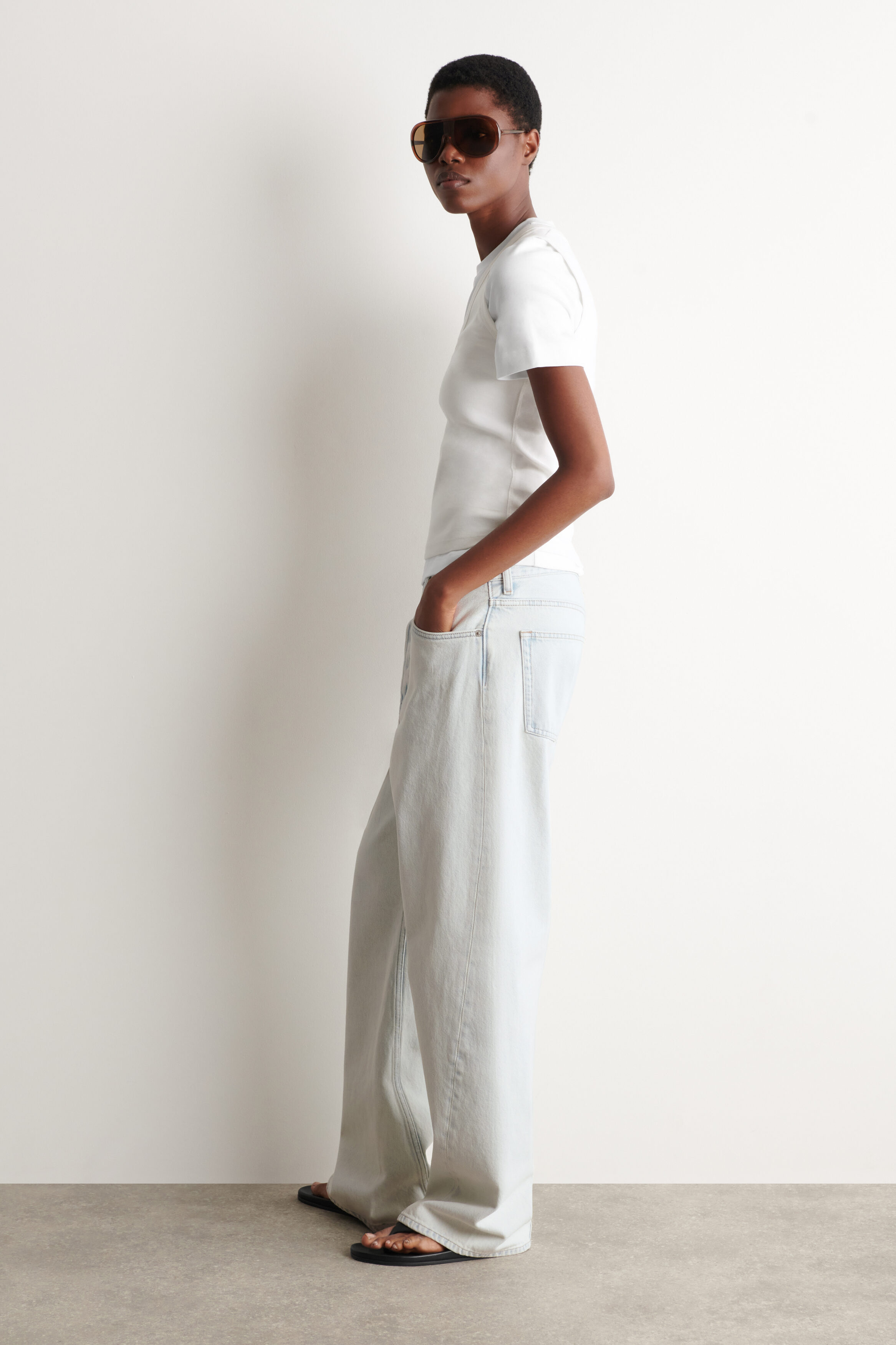 FACADE STRAIGHT-LEG JEANS - BLEACHED BLUE