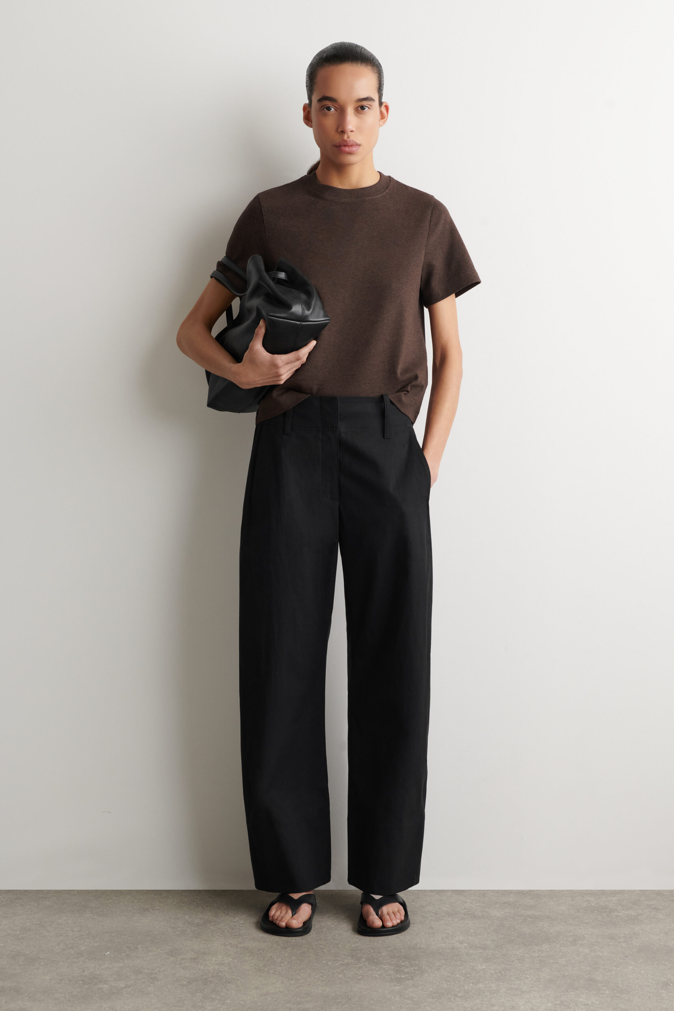 CLEAN CUT T-SHIRT - DARK BROWN