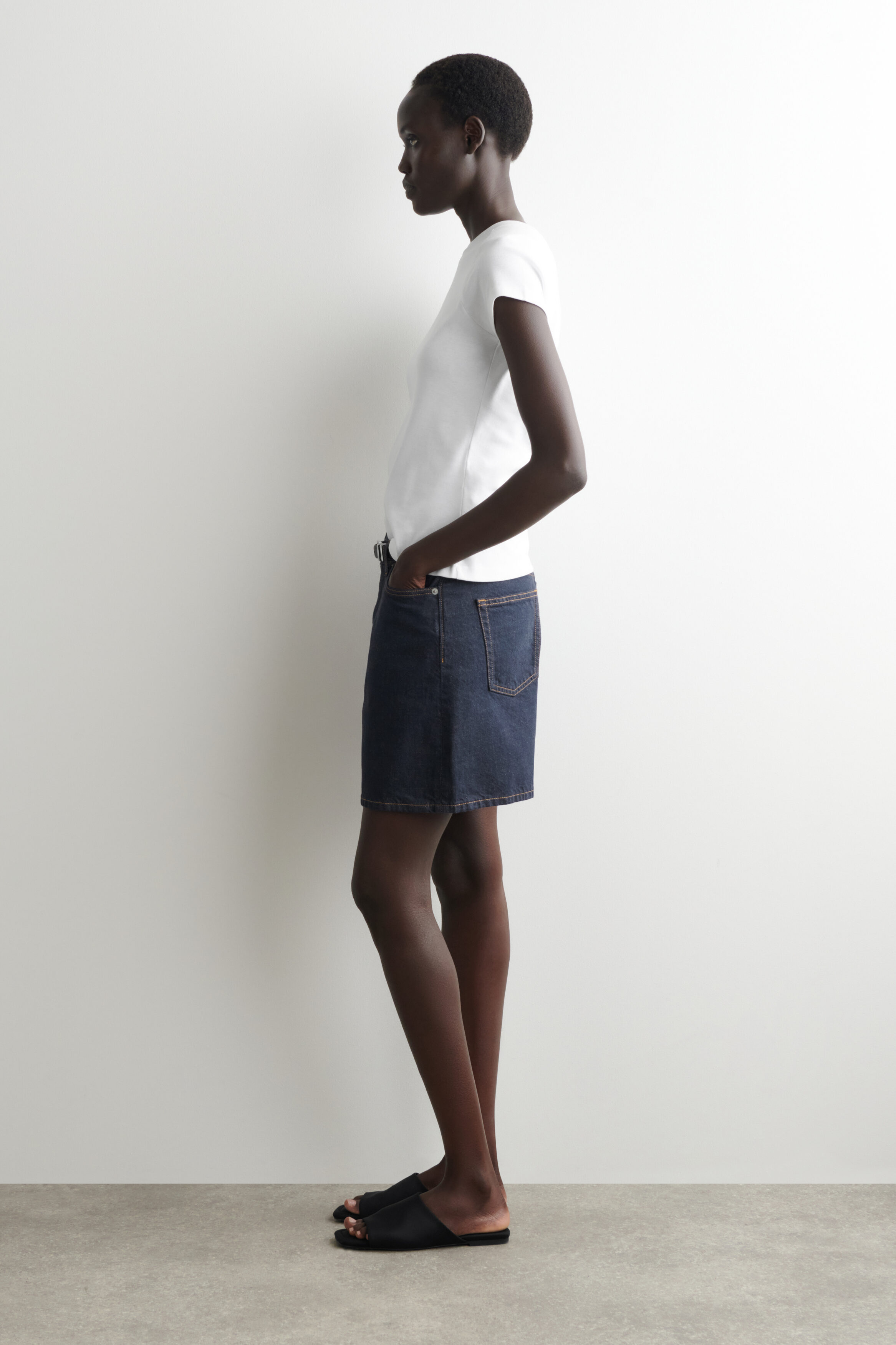 HIGH-RISE DENIM SHORTS - DARK BLUE