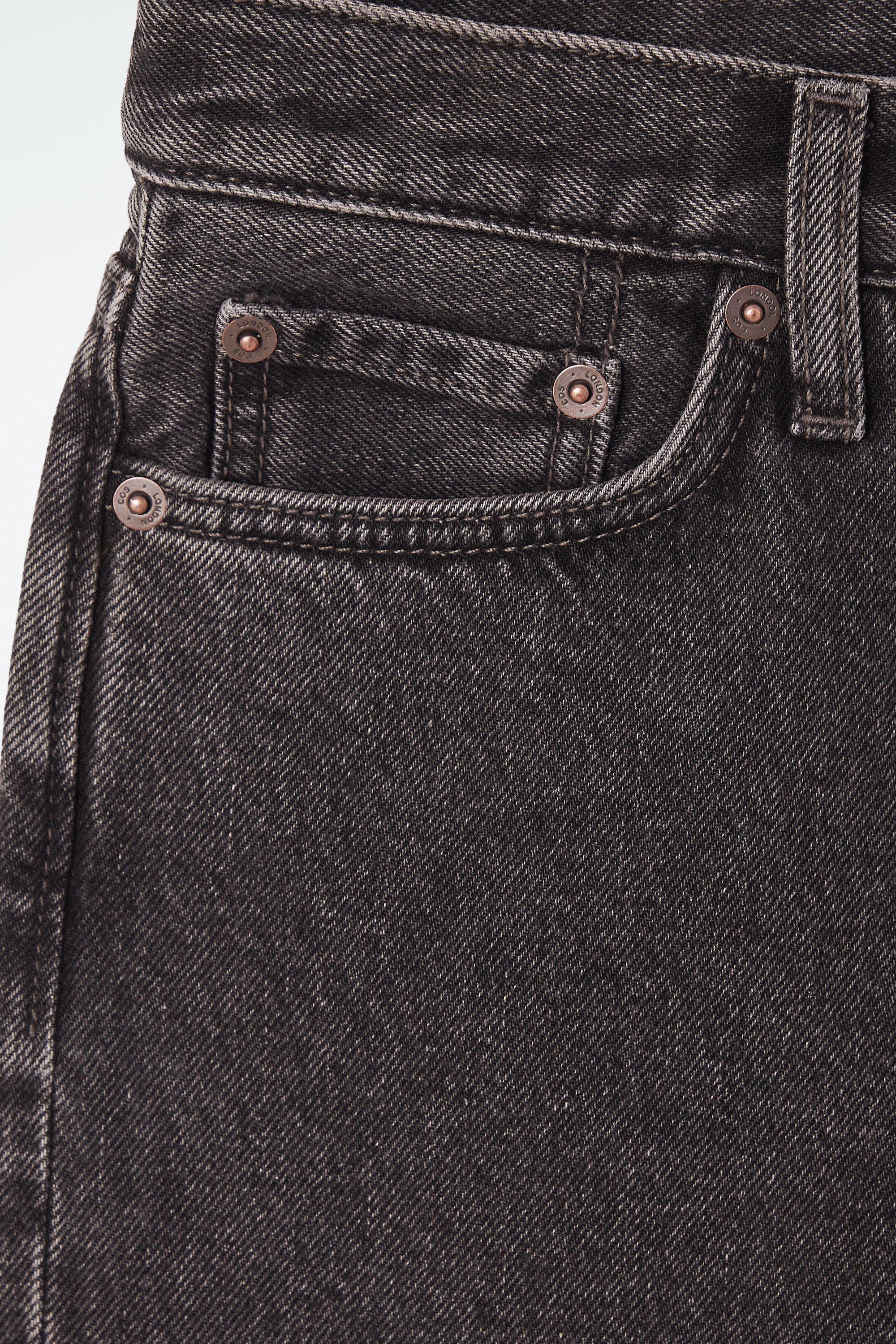 ARCH TAPERED JEANS - BLACK