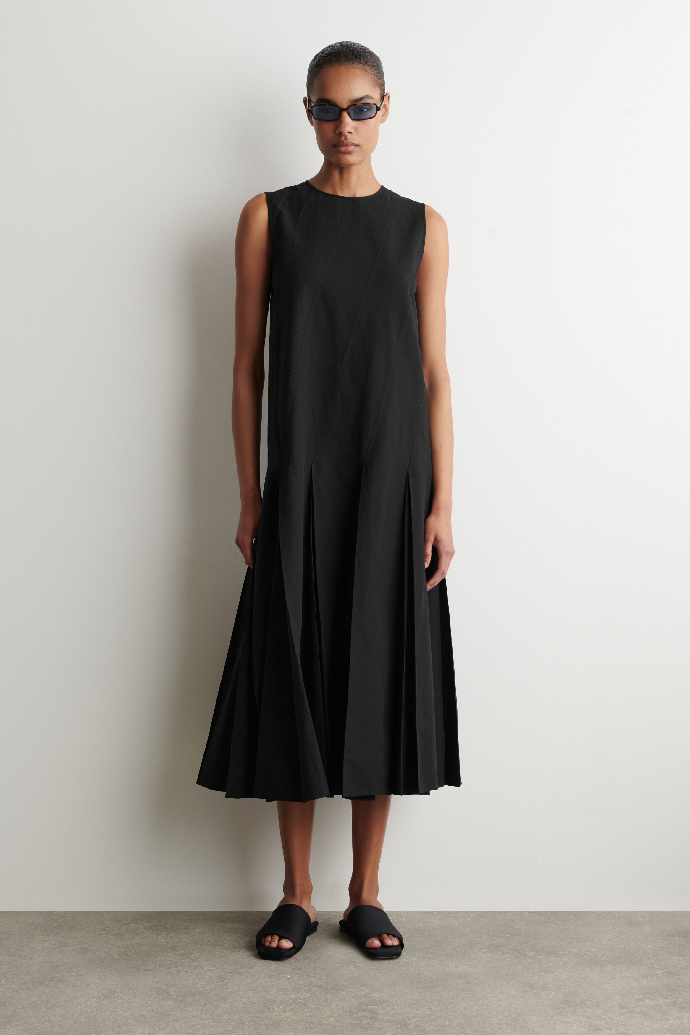 PLEATED COTTON-LINEN MAXI DRESS - BLACK