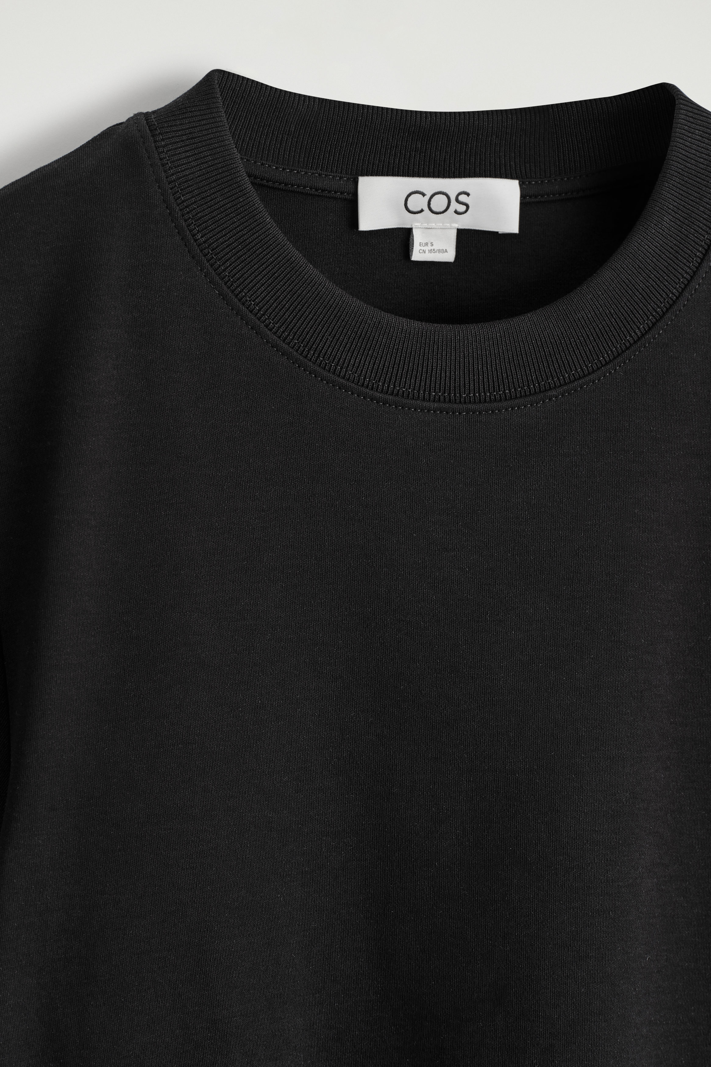 CLEAN CUT T-SHIRT - BLACK