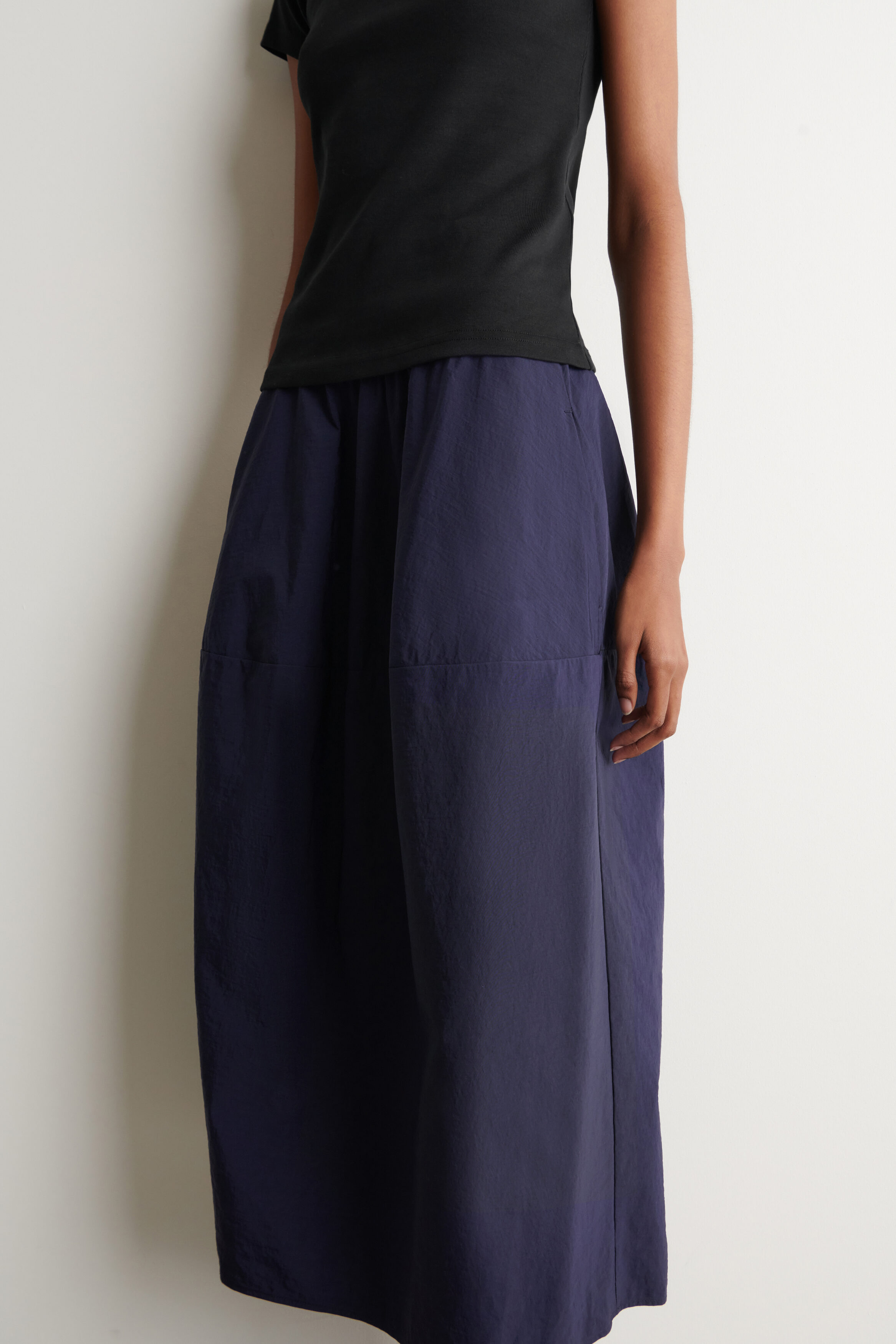SCULPTED NYLON MIDI SKIRT - NAVY