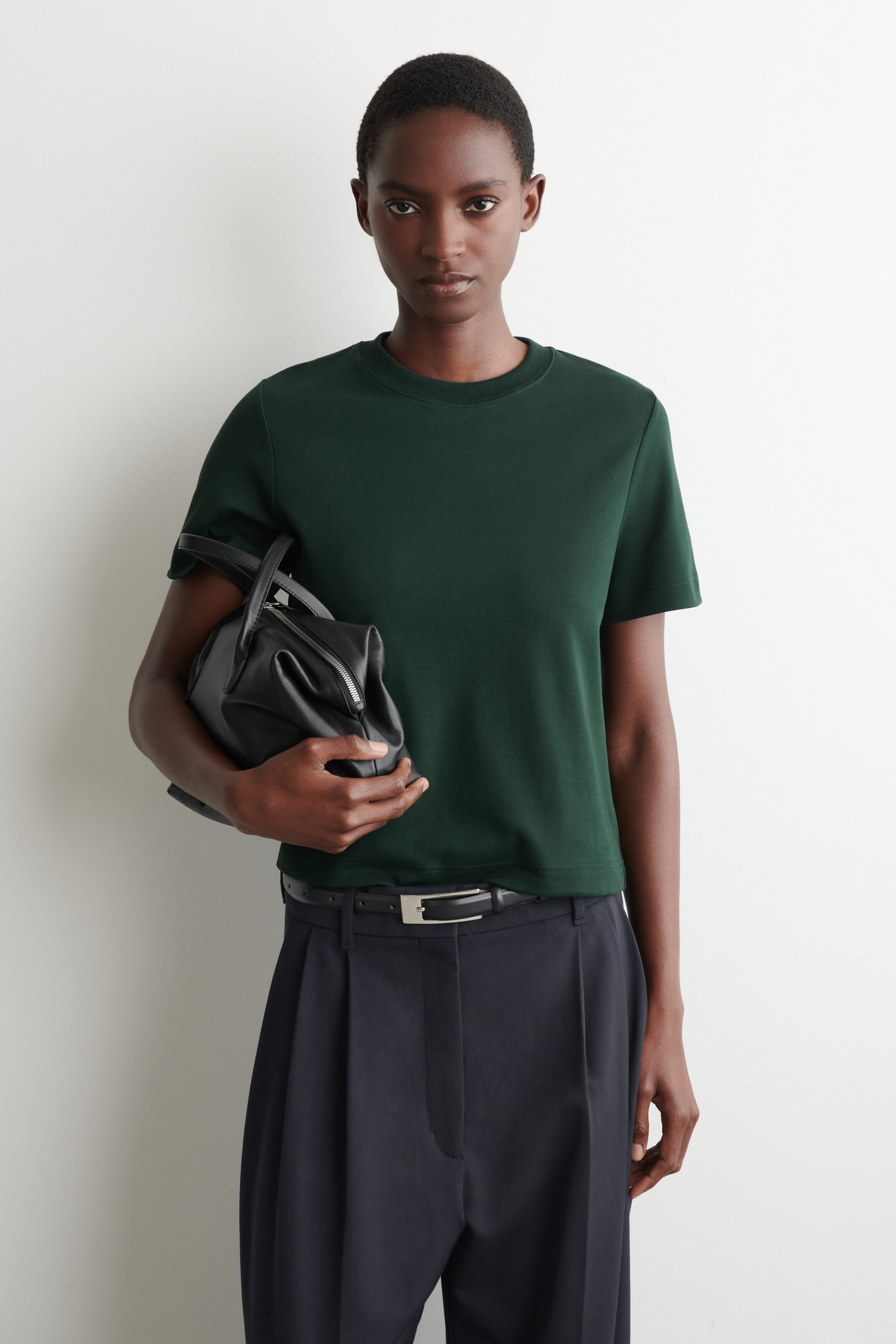 CLEAN CUT T-SHIRT - DARK GREEN