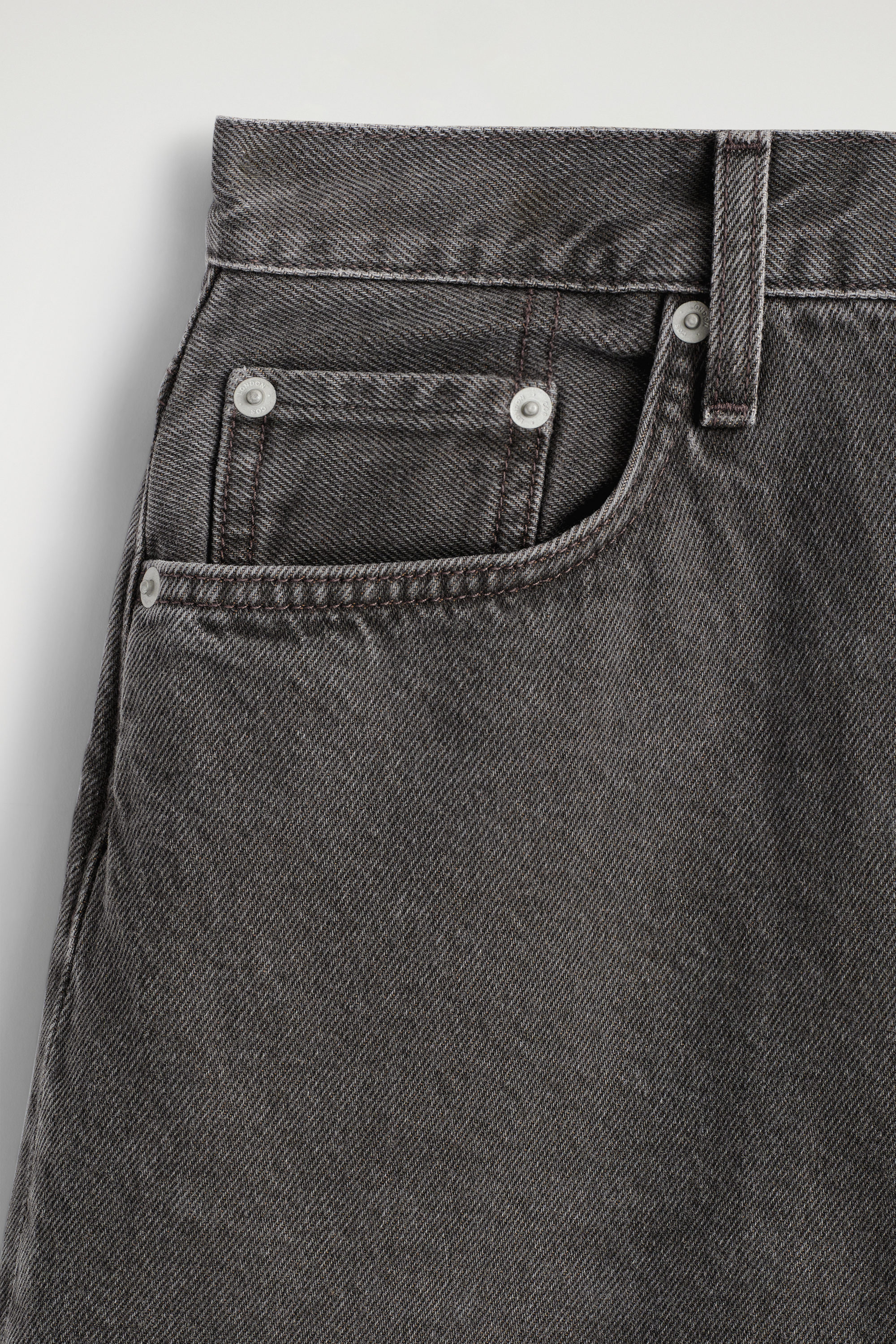KNEE-LENGTH DENIM SHORTS - DARK BROWN