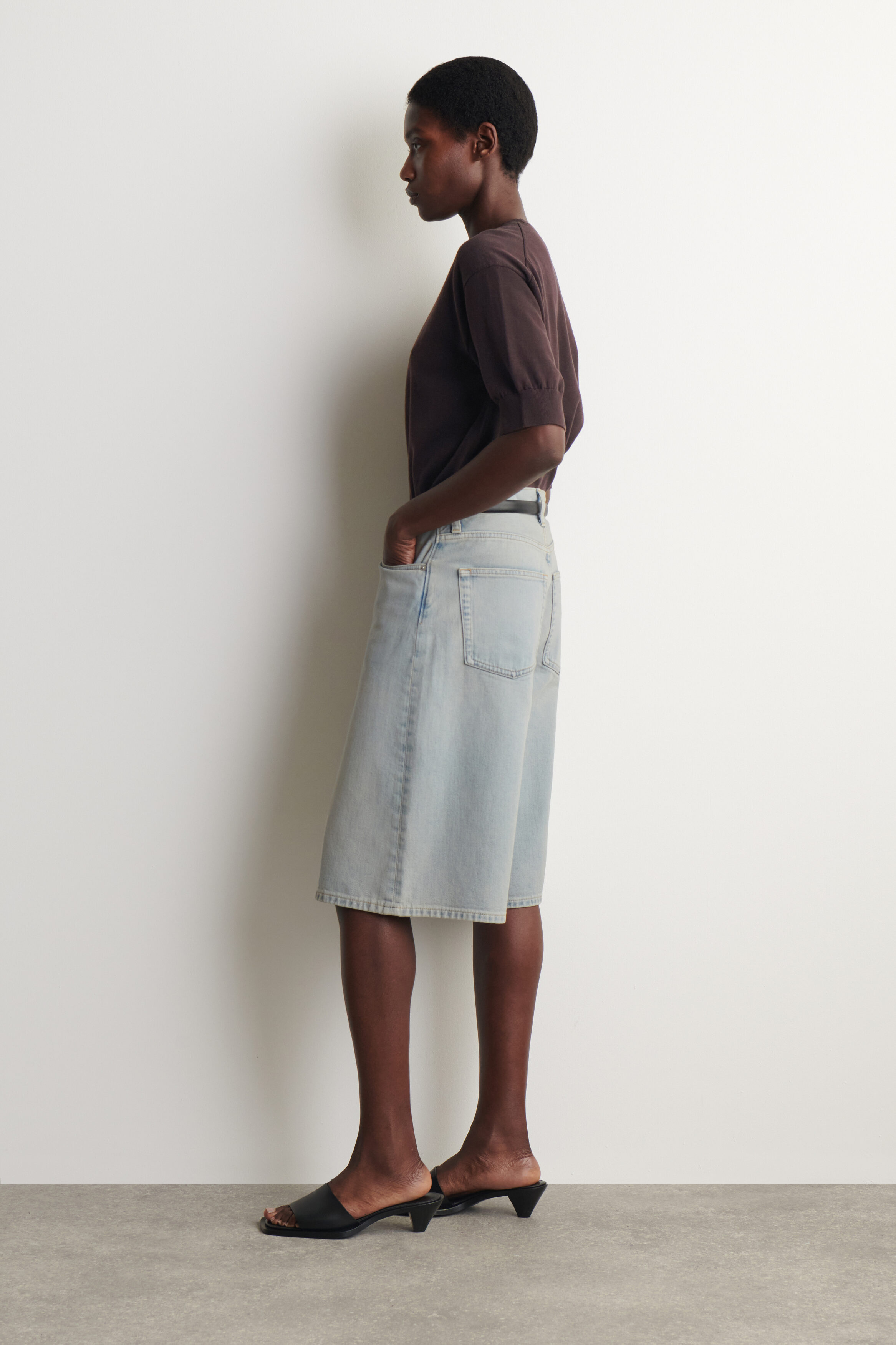 KNEE-LENGTH DENIM SHORTS - LIGHT BLUE